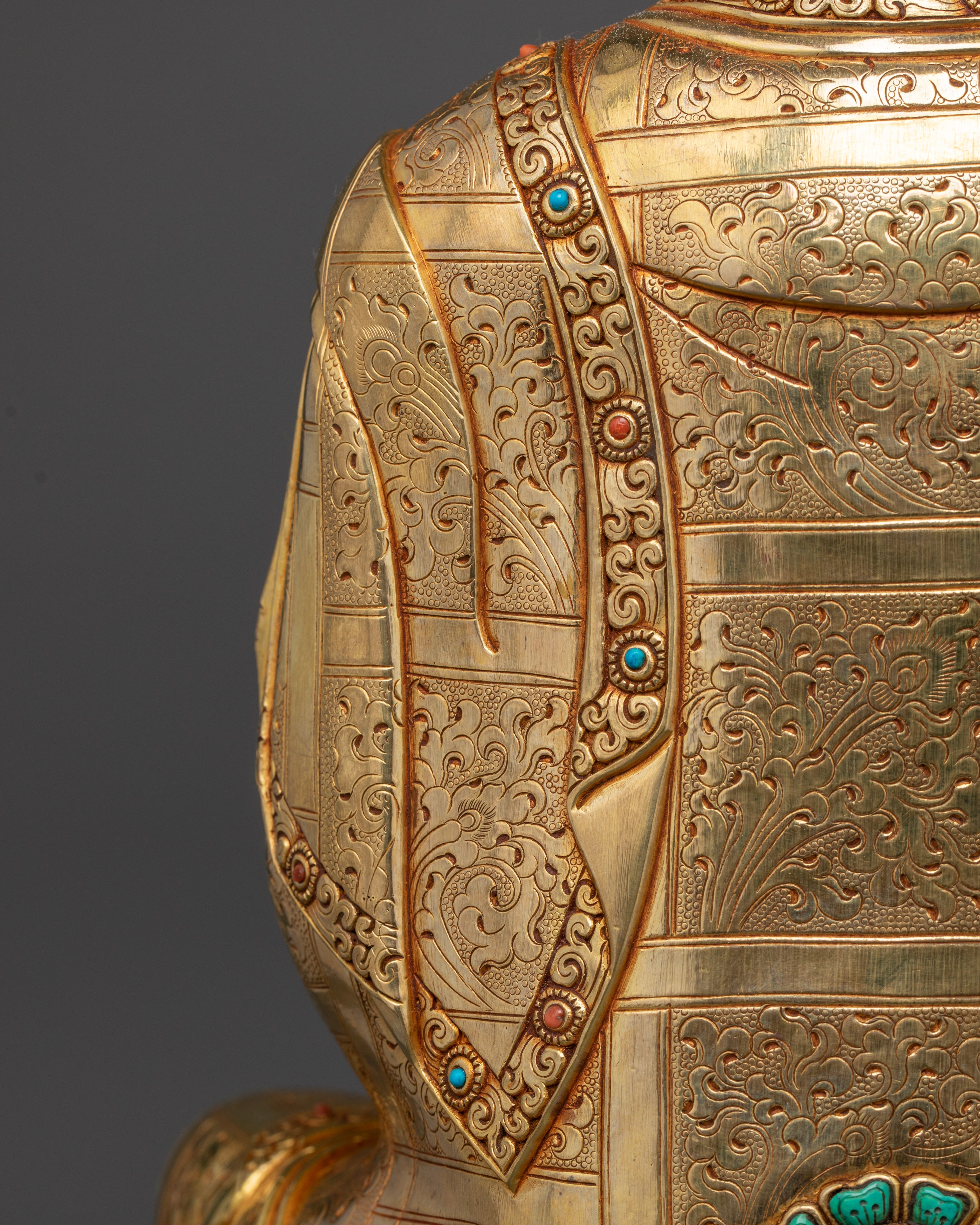 the back part of robe of shakyamani buddha statue