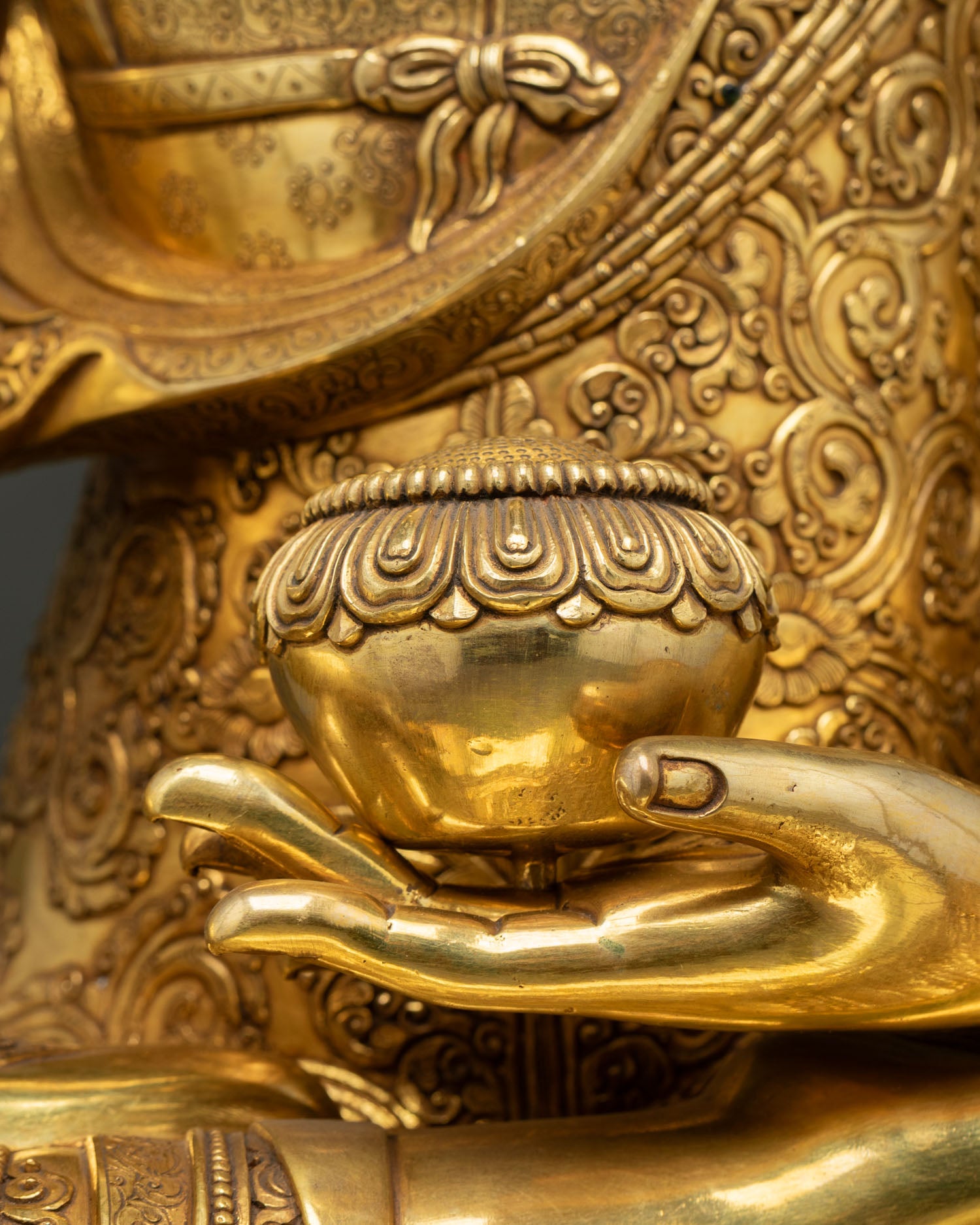 Shakyamuni Buddha Hands & Alms Bowl – Detailed Mudra Carving & Spiritual Symbolism