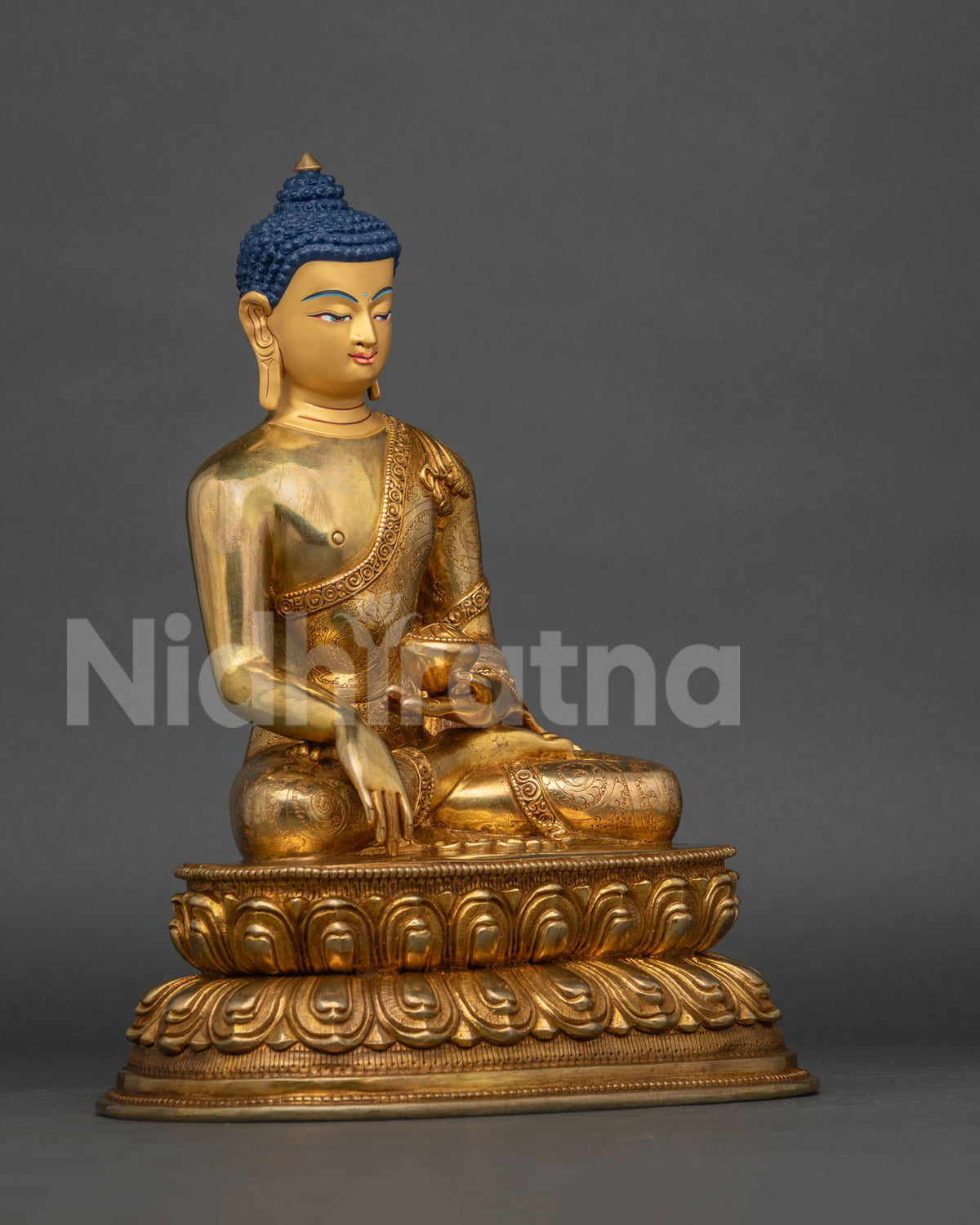 Shakyamuni Buddha statue with Bhumisparsha mudra and alms bowl.