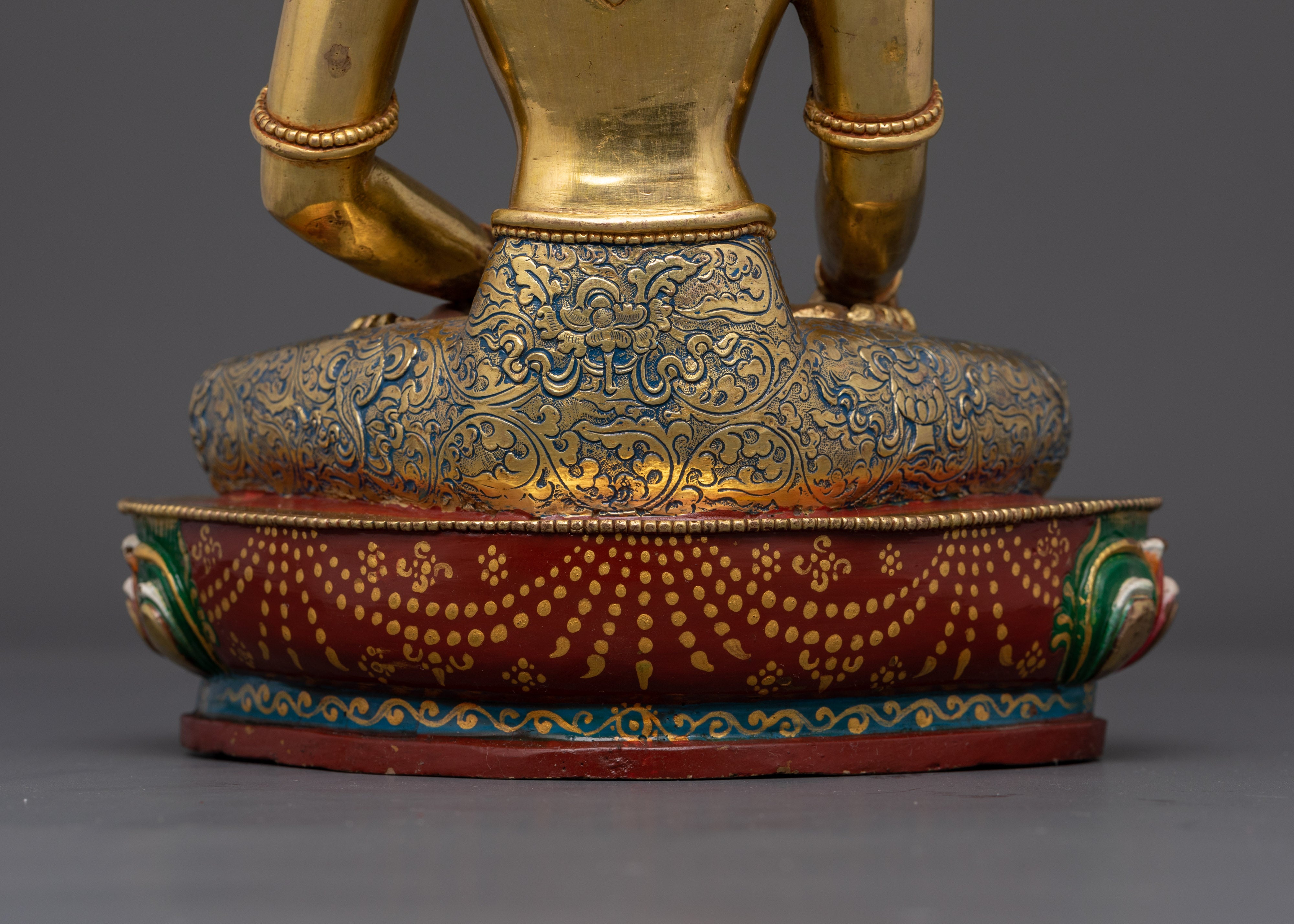 Radiant Majesty: The Crowned Shakyamuni Buddha in Gold