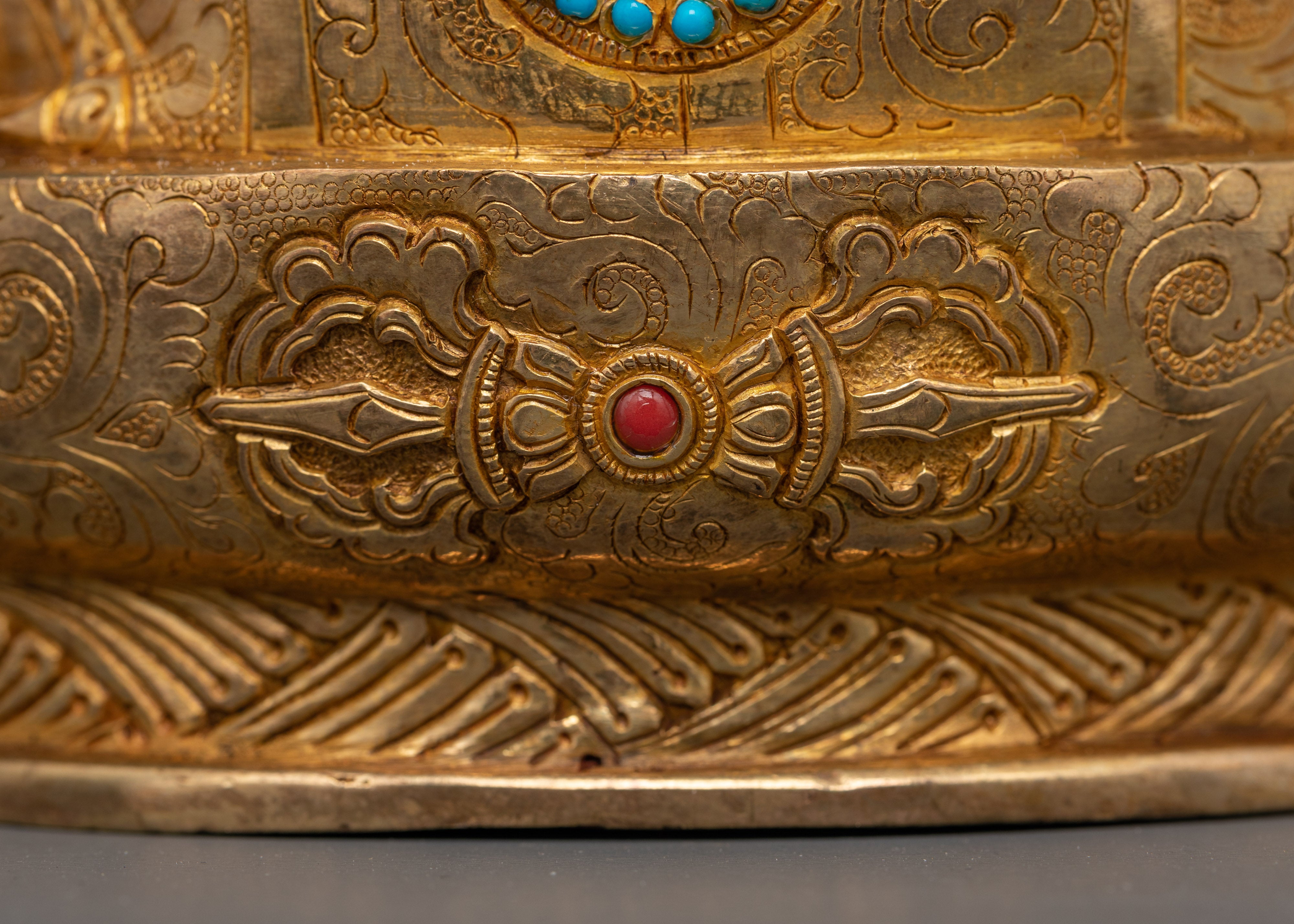 Transcendence in Gold : The Buddha Sculpture Crafted in 24K Splendor
