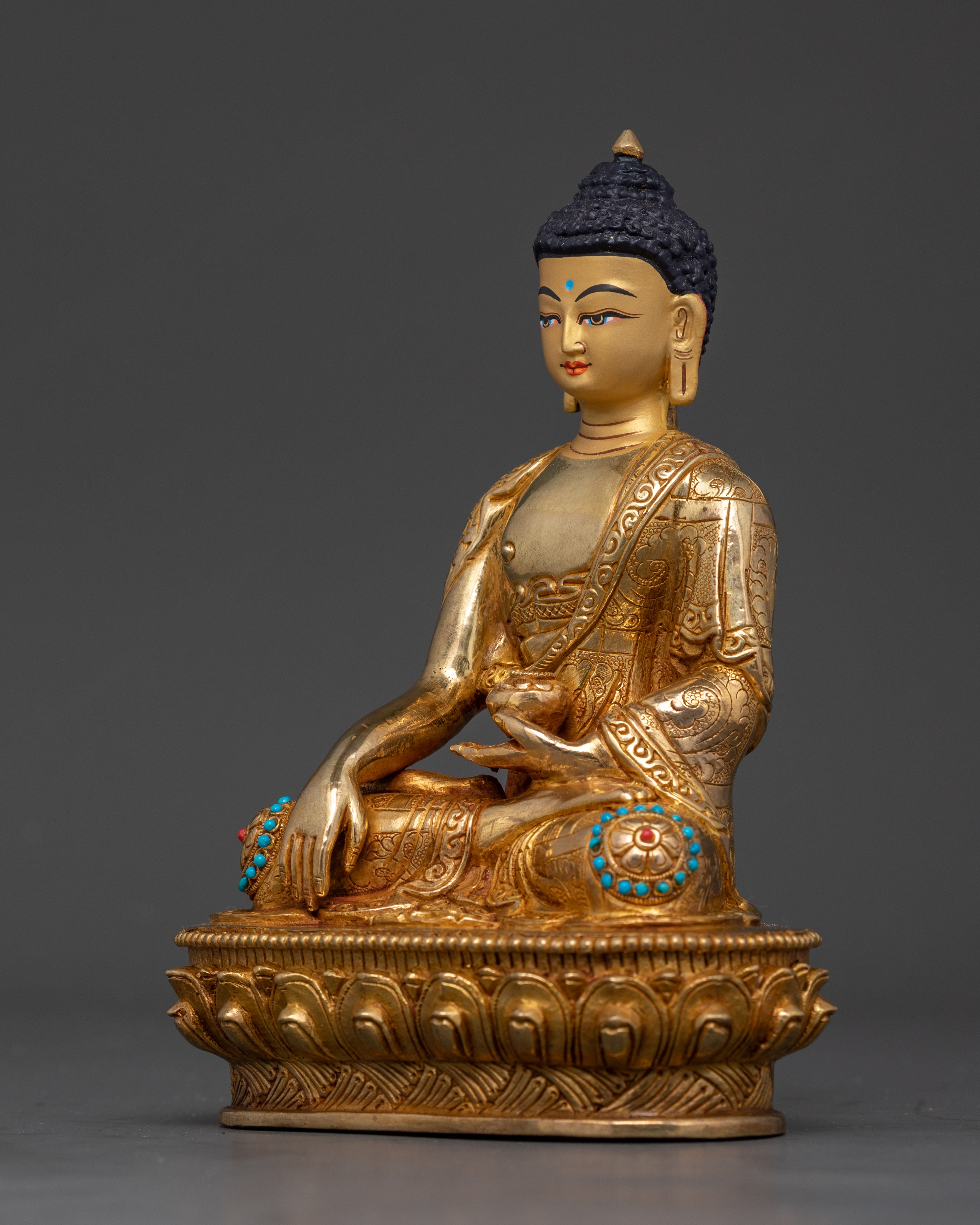 Transcendence in Gold : The Buddha Sculpture Crafted in 24K Splendor