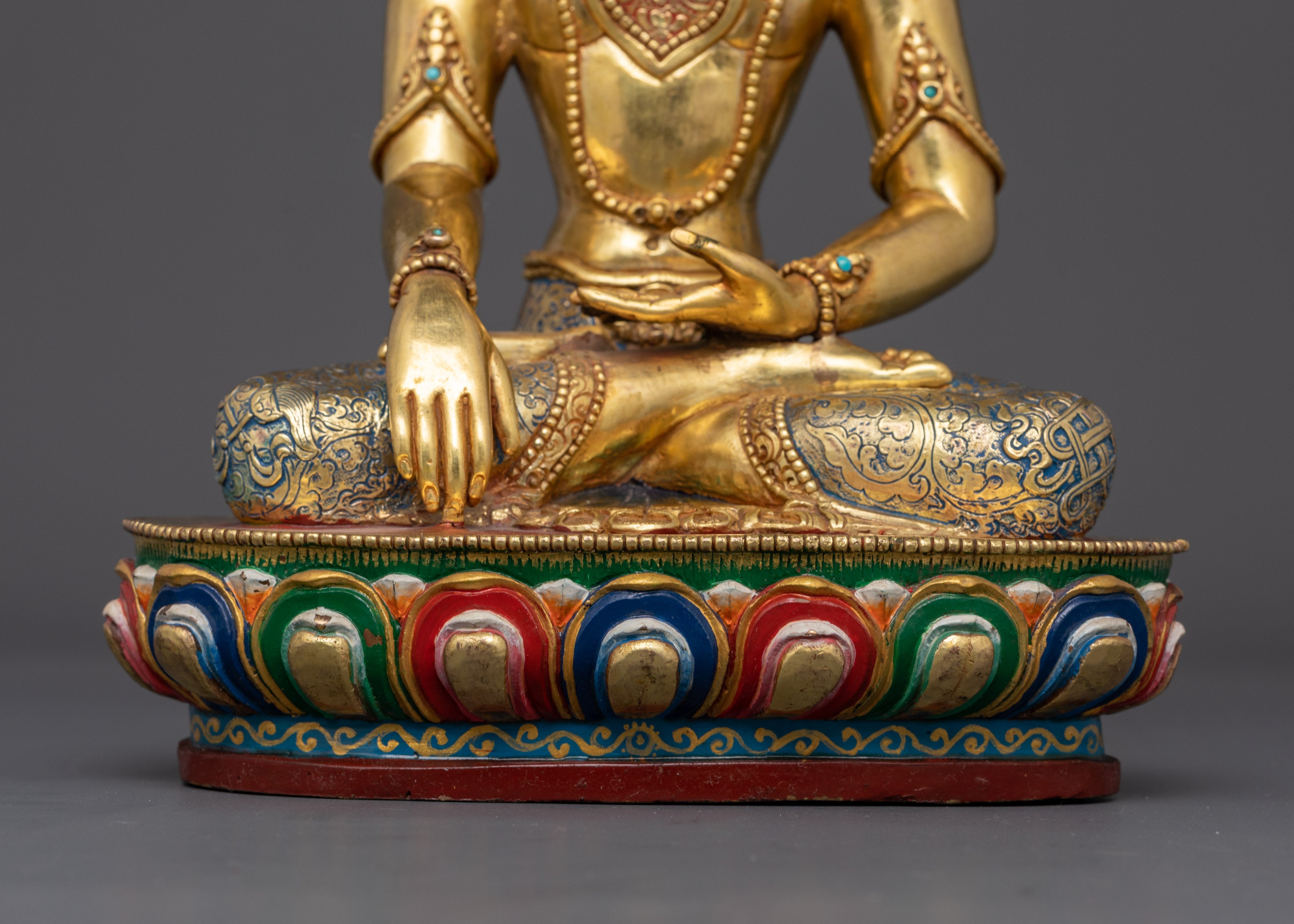 Radiant Majesty: The Crowned Shakyamuni Buddha in Gold