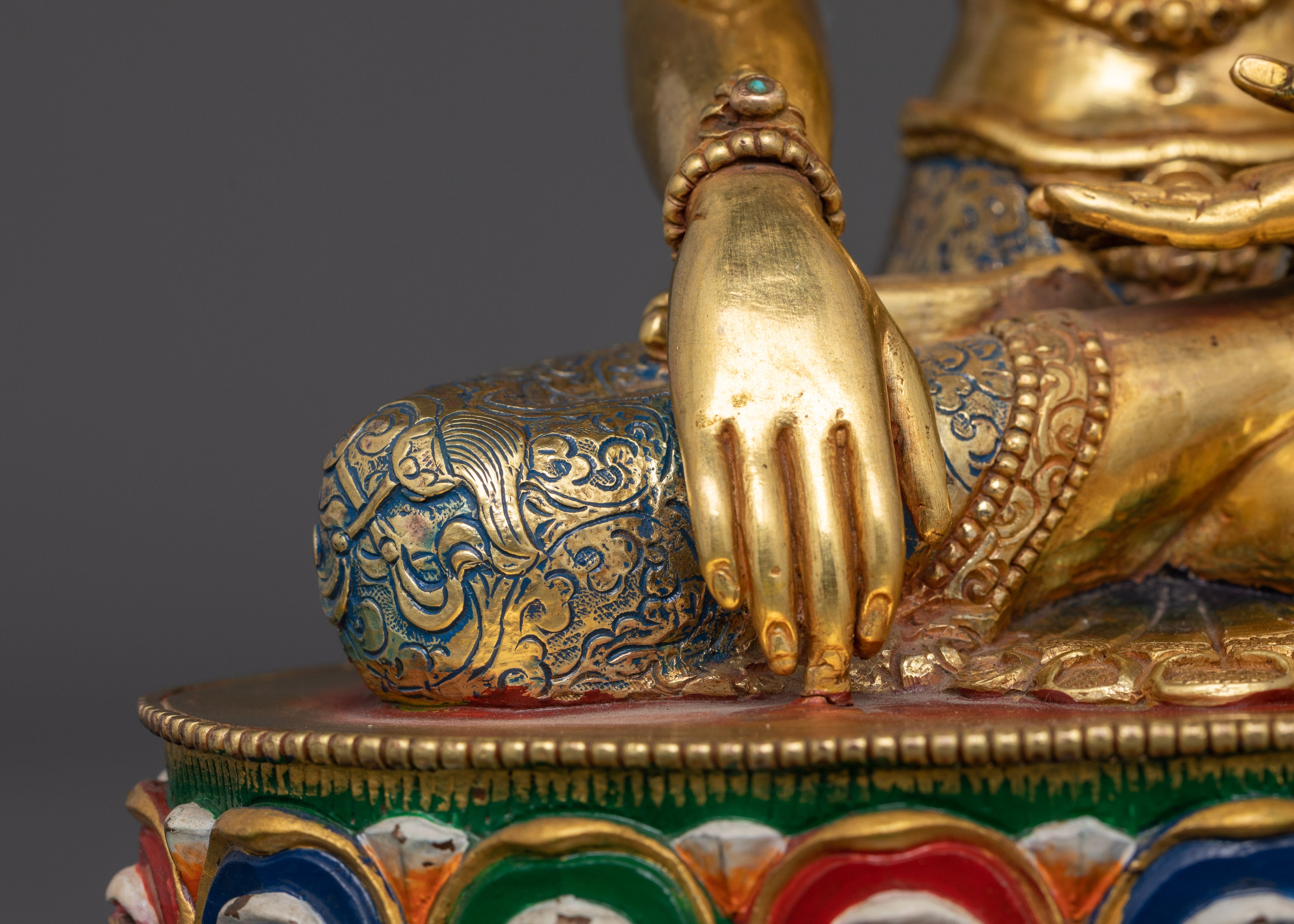 Radiant Majesty: The Crowned Shakyamuni Buddha in Gold