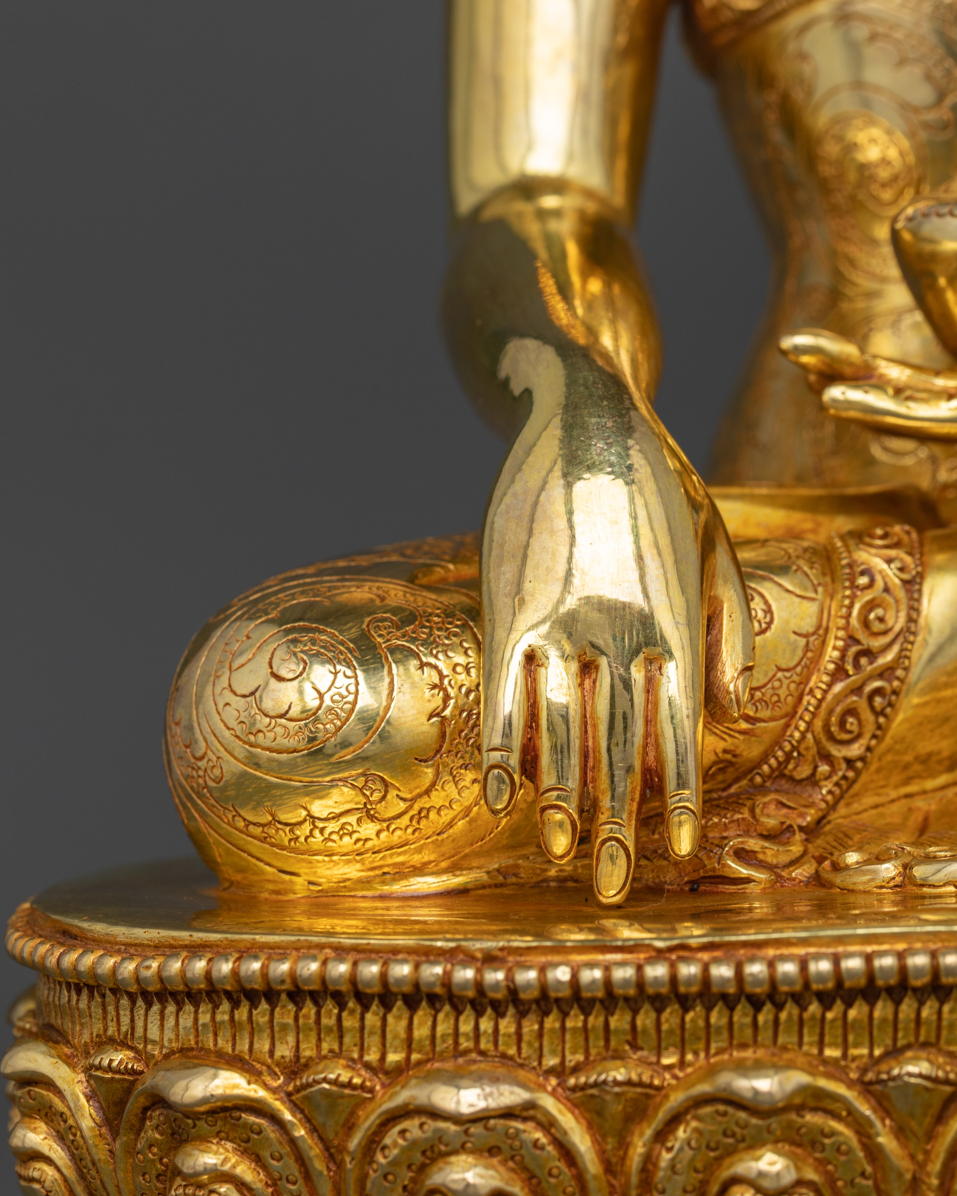 Shakyamuni Buddha : Bask in the Brilliance of Spiritual Illumination