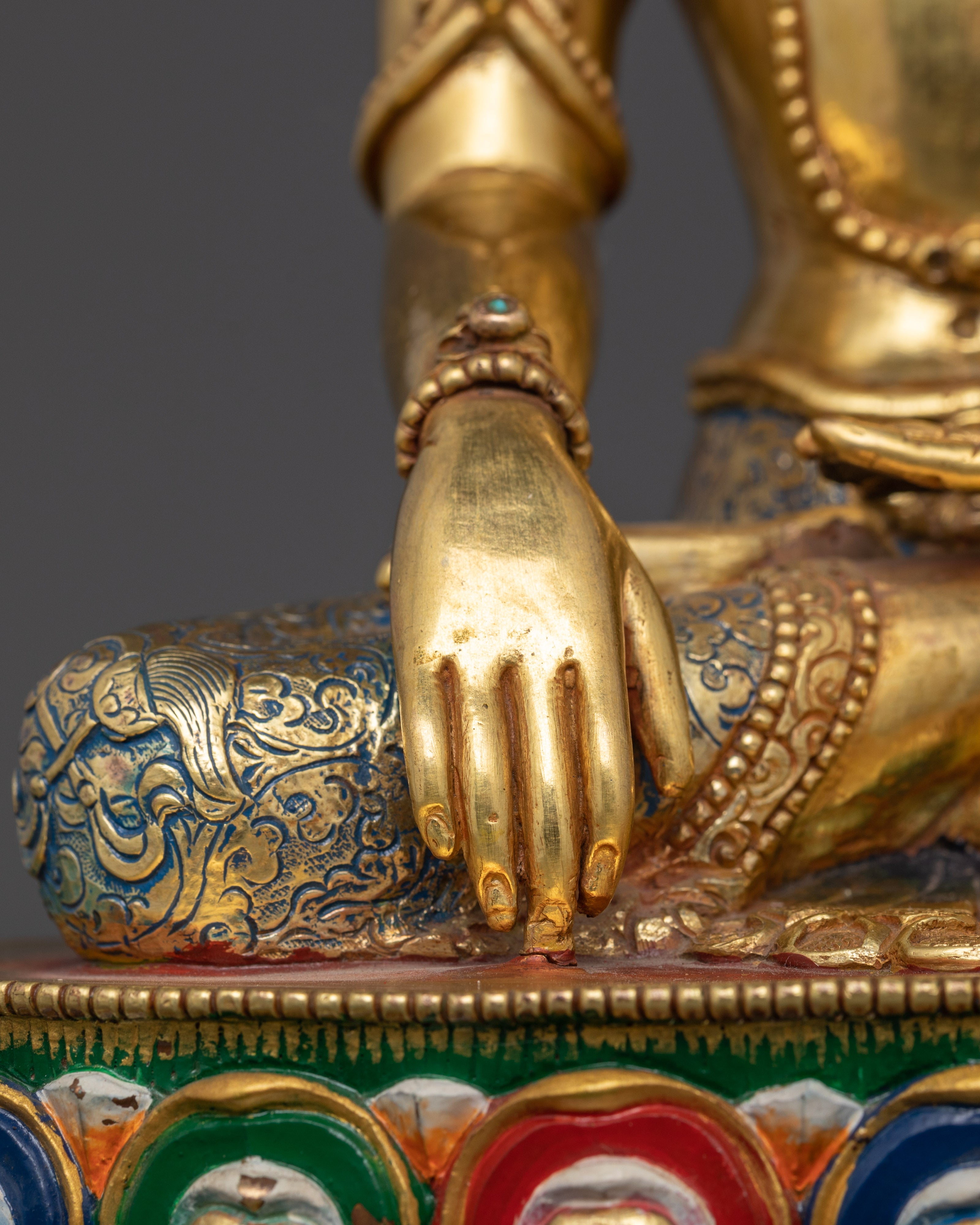 Radiant Majesty: The Crowned Shakyamuni Buddha in Gold