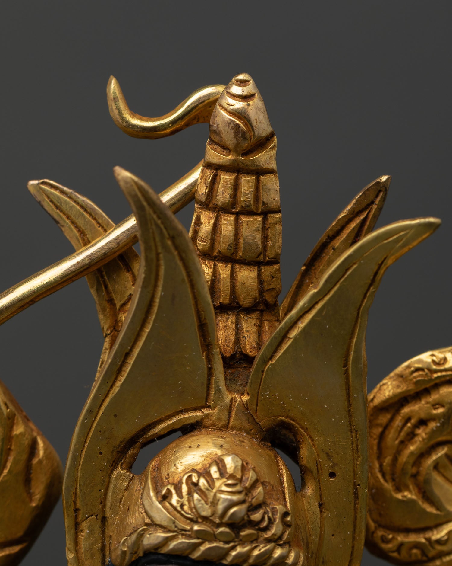 King Gesar Warrior Statue – Symbol of Strength and Protection