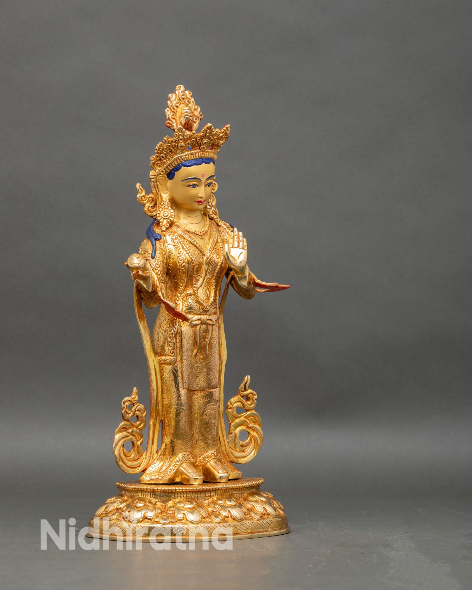Right-profile-of-Mandarava-standing-dakini-nectar-vase-blessing-mudra