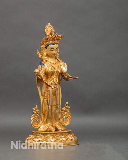 Right-profile-of-Mandarava-standing-dakini-nectar-vase-blessing-mudra