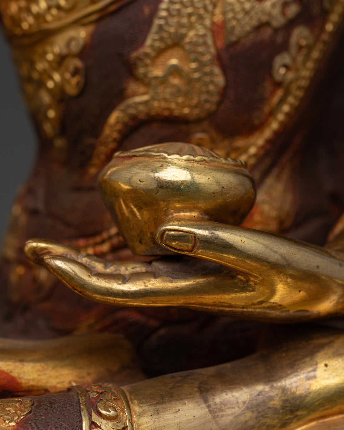 Buddha Shakyamuni Statues: Handcrafted Treasures with 24K Gold