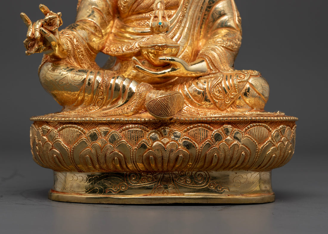 Guru Rinpoche Statue: Invoking Protection & Wisdom