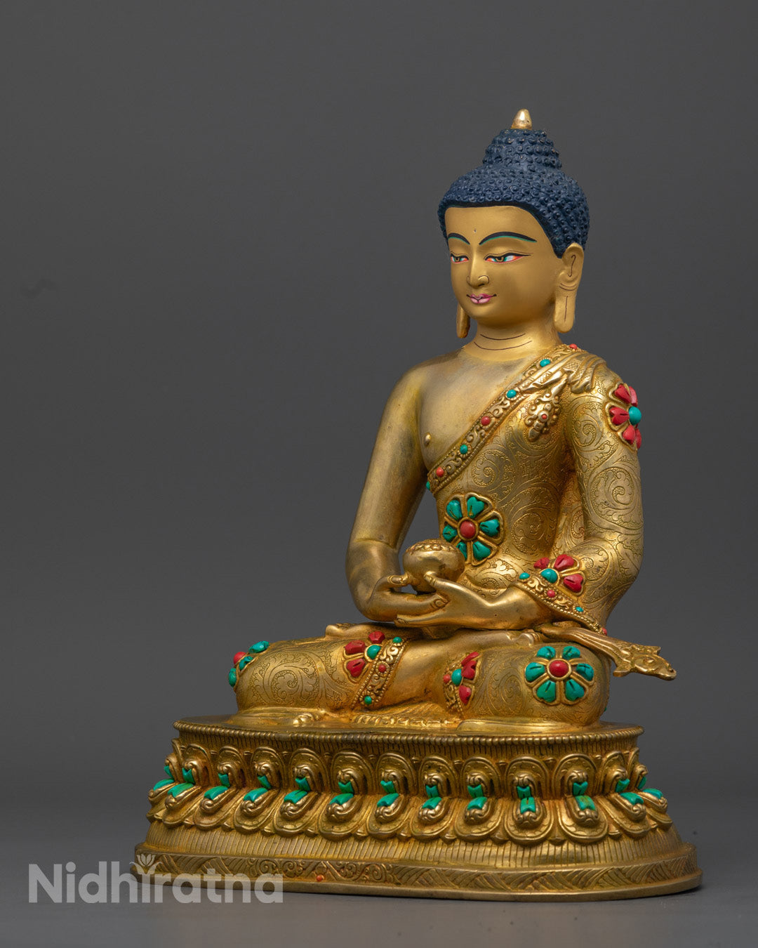 24k Gold-Gilded Amitabha Buddha Statue for Altars and Meditation Rooms, Promoting Inner Peace and Mindfulness