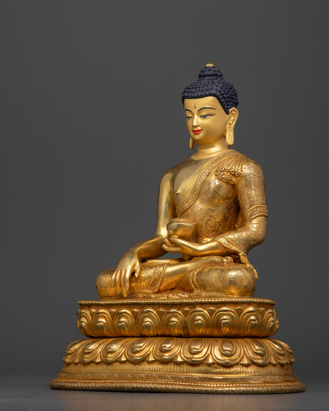 Buddha Shakyamuni Statue - Embodiment of Enlightenment and Compassion