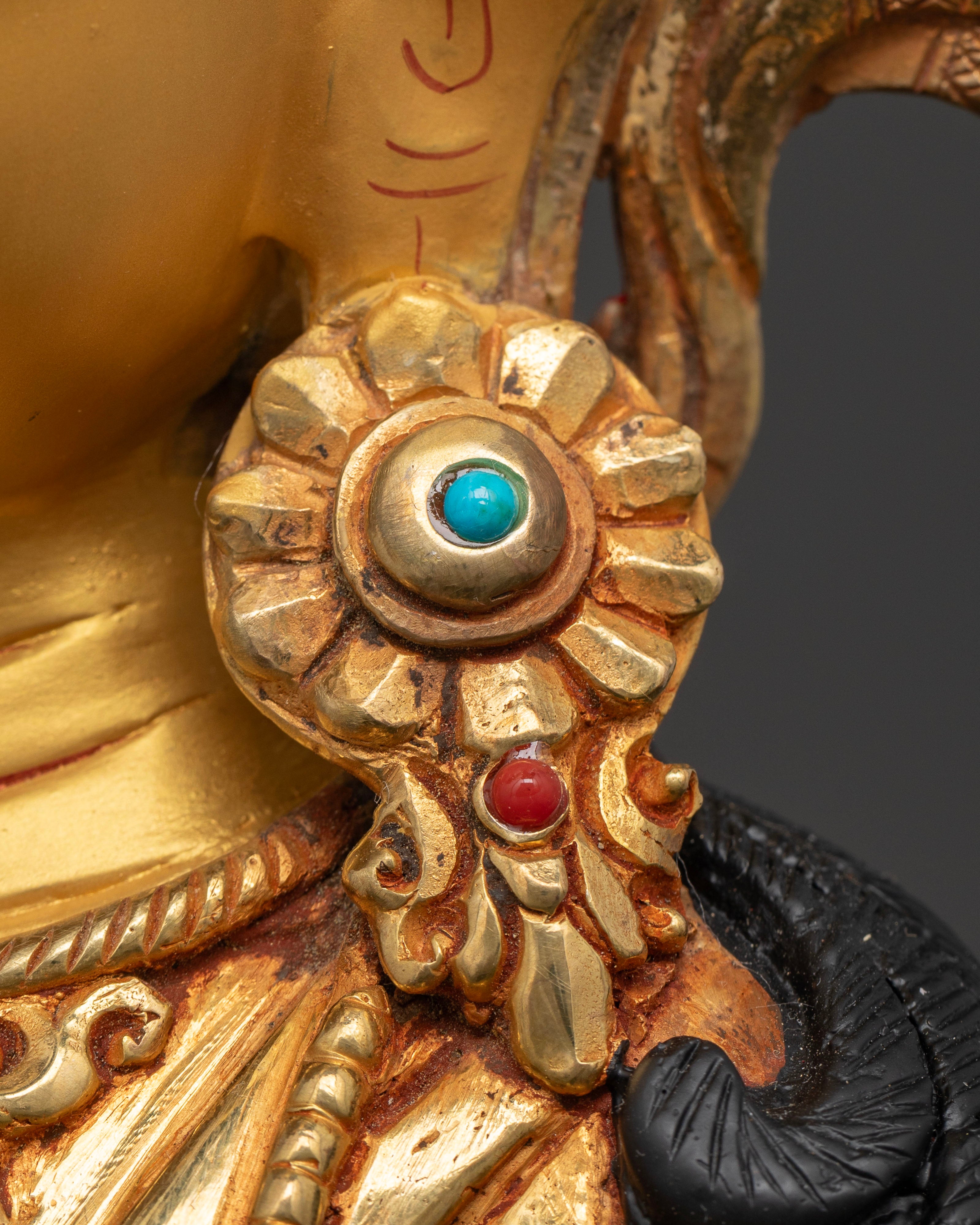 Golden Radiance: The Vajrasattva Statue