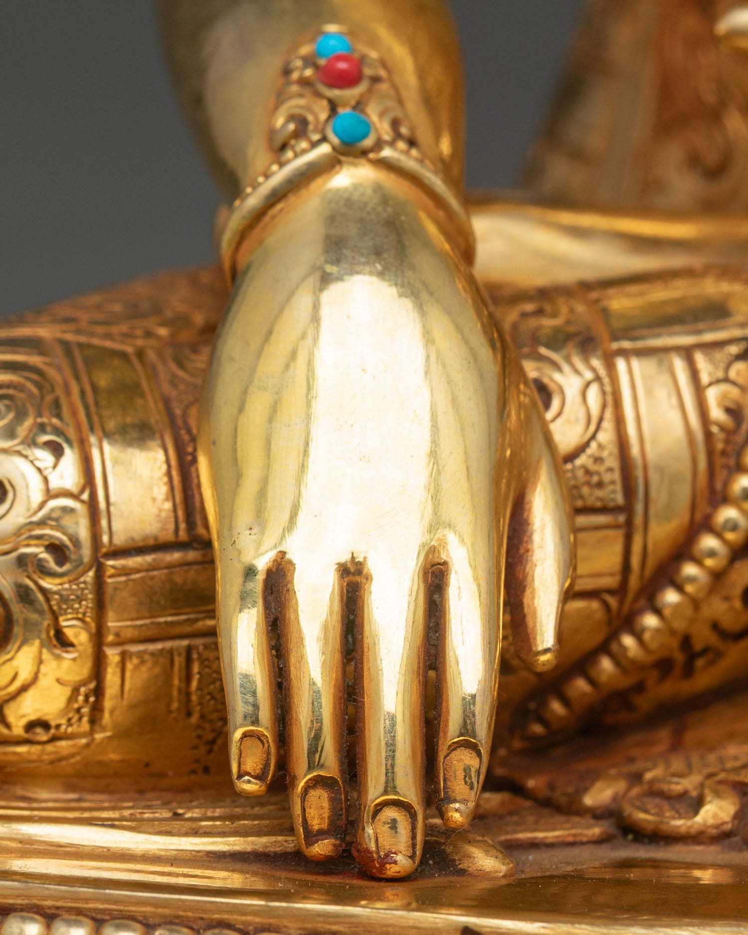 Crowned Buddha Statue | Path to Serenity and Awakening