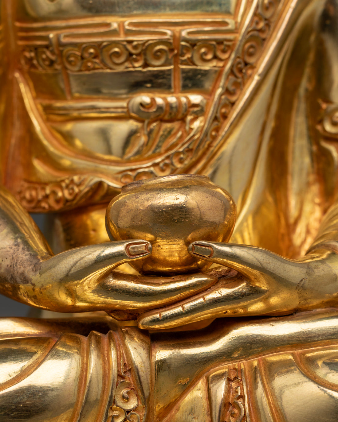 Amitabha Buddha Statue: Ideal for Meditation and Mindfulness Practitioners