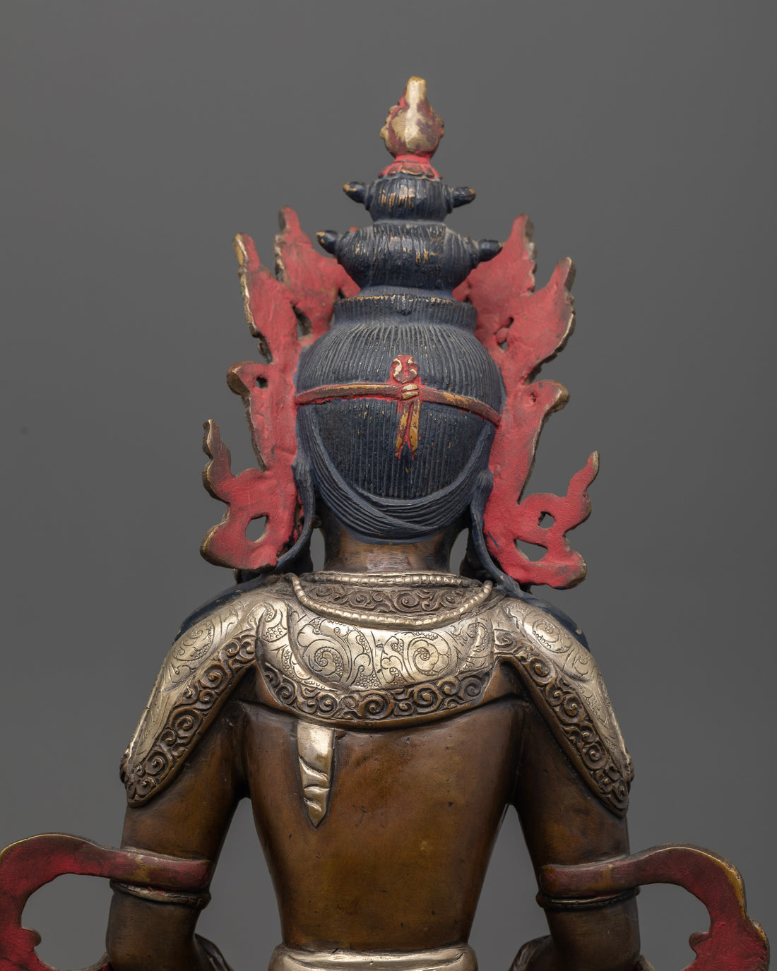 Handcrafted Divinity: The Exquisite Amitayus Statue