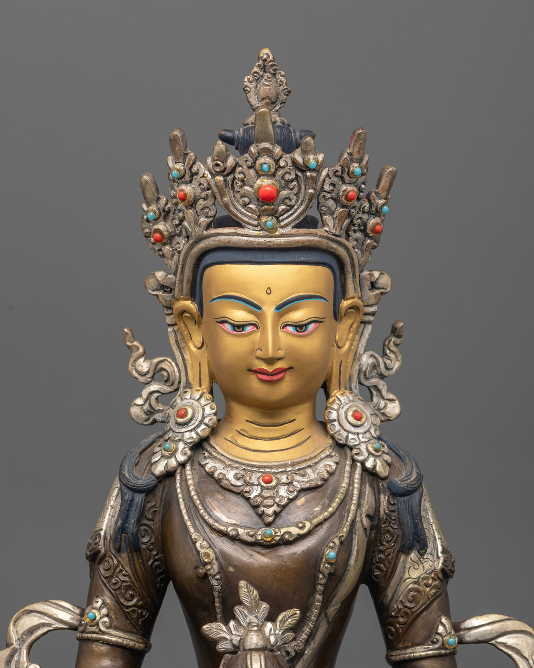 Handcrafted Divinity: The Exquisite Amitayus Statue