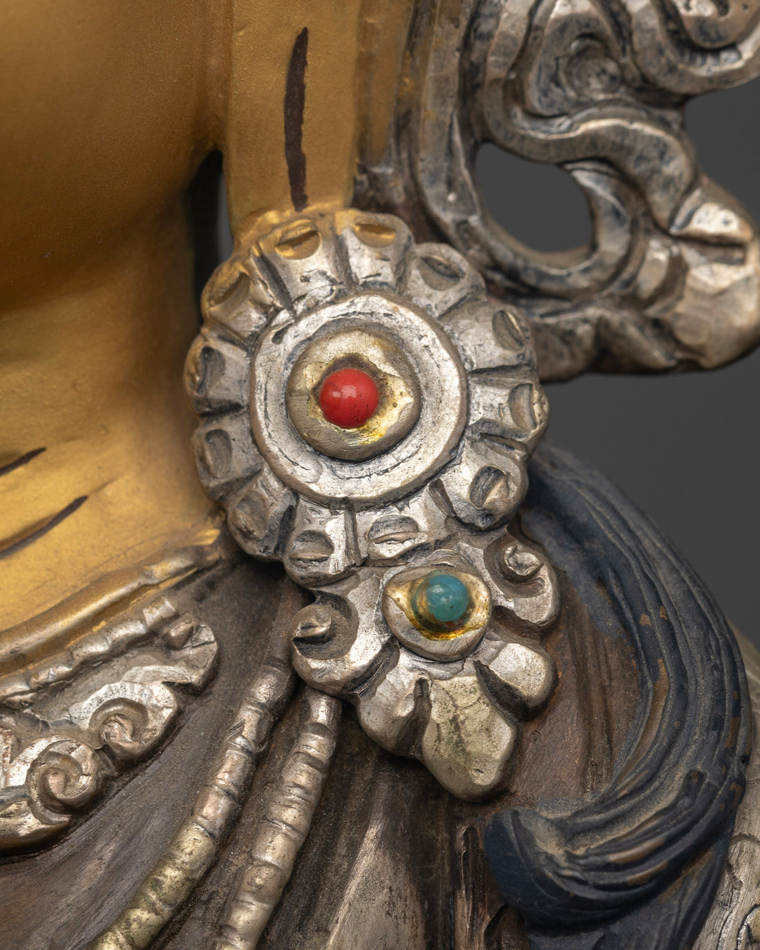 Handcrafted Divinity: The Exquisite Amitayus Statue