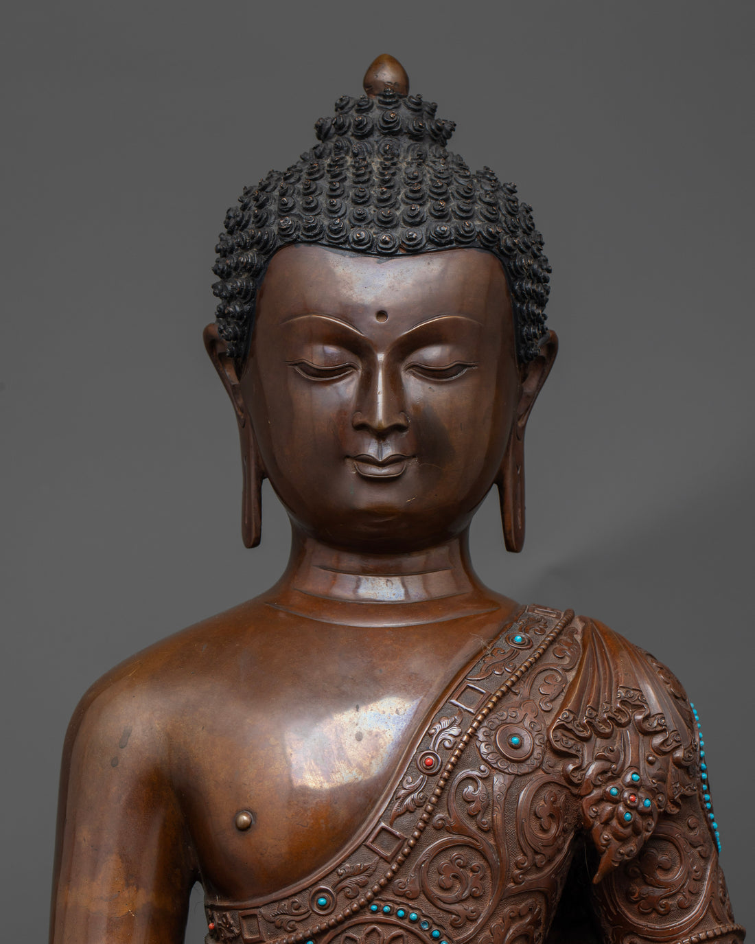 Oxidized Shakyamuni Buddha Sculpture: Timeless Elegance