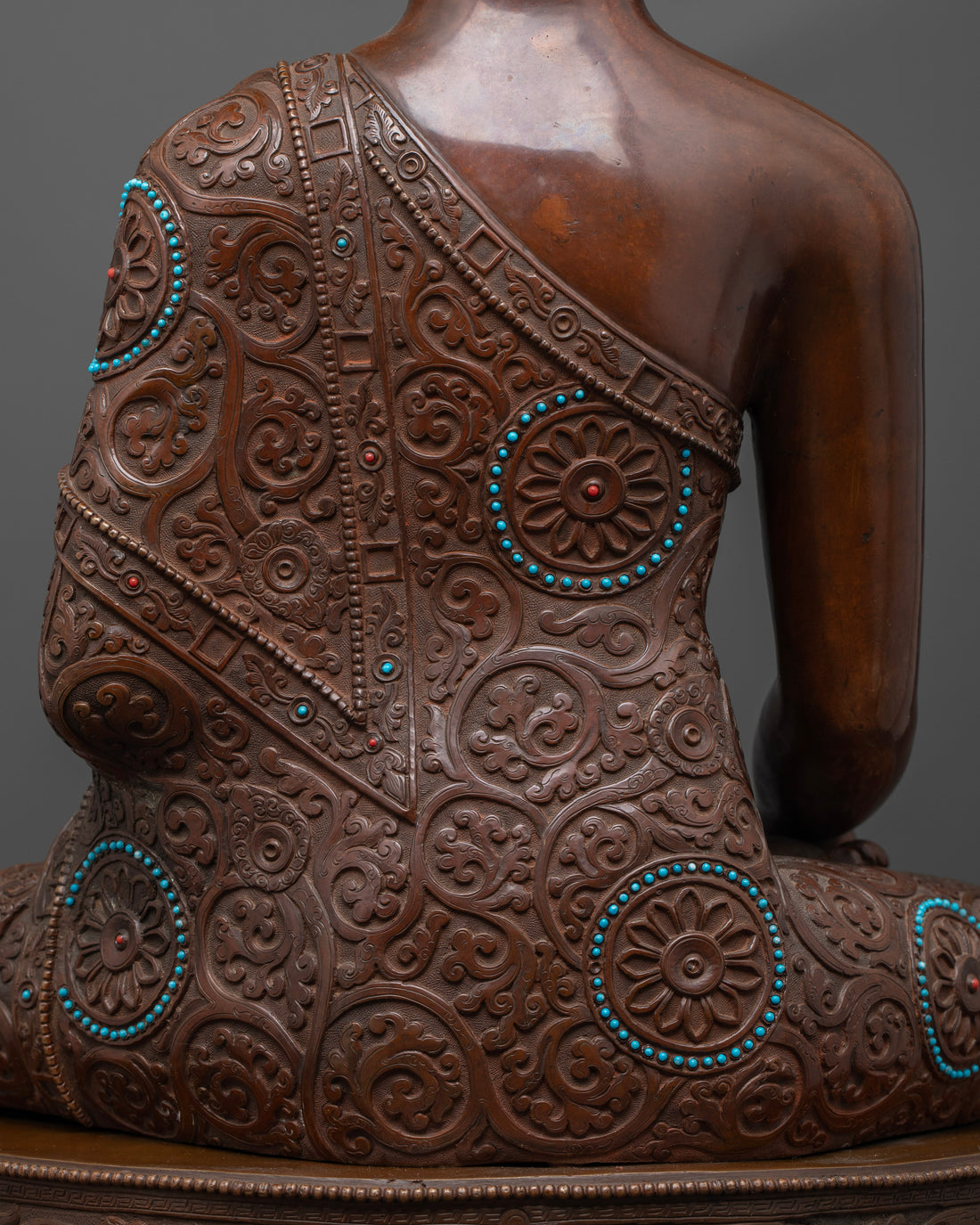 Oxidized Shakyamuni Buddha Sculpture: Timeless Elegance