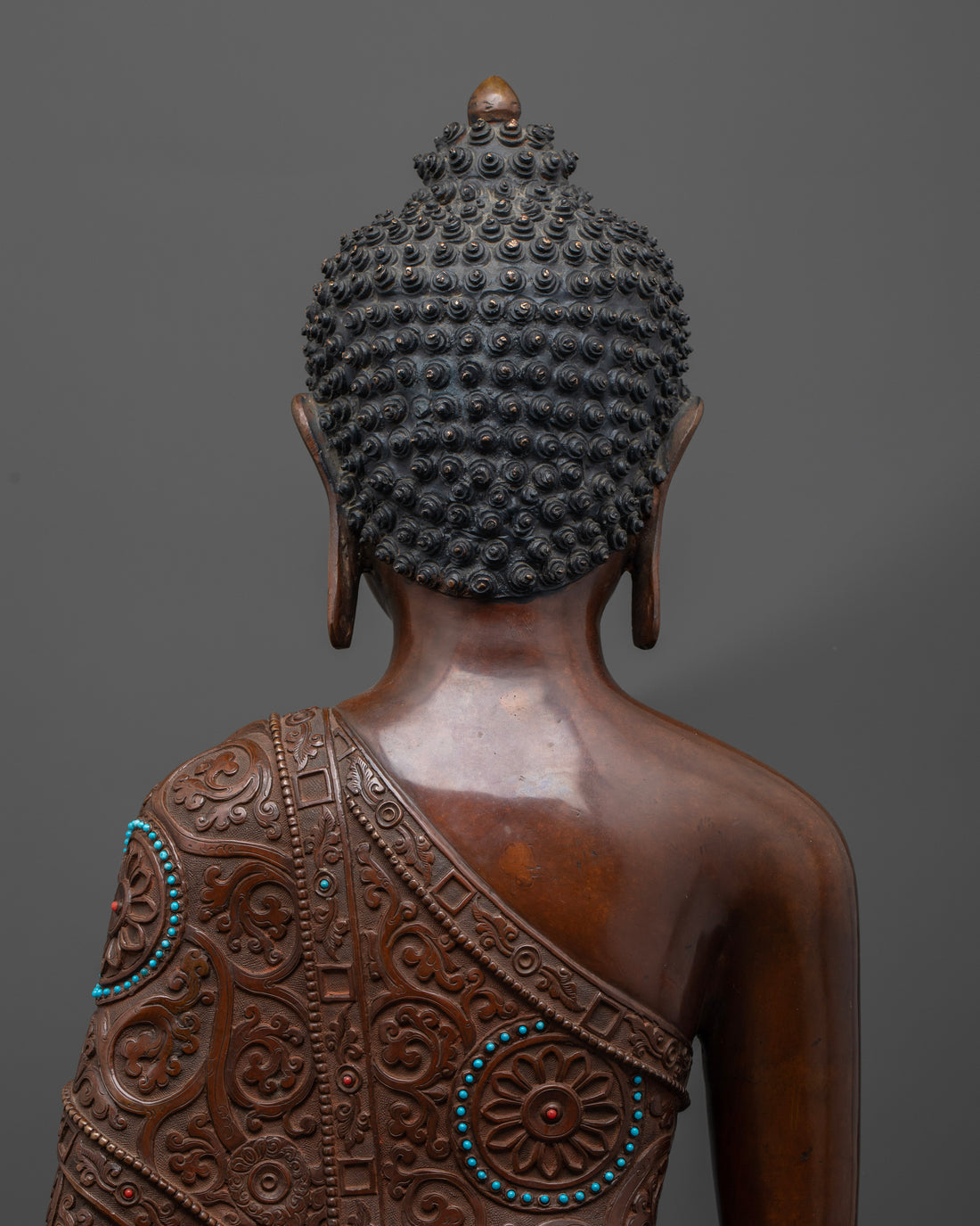 Oxidized Shakyamuni Buddha Sculpture: Timeless Elegance