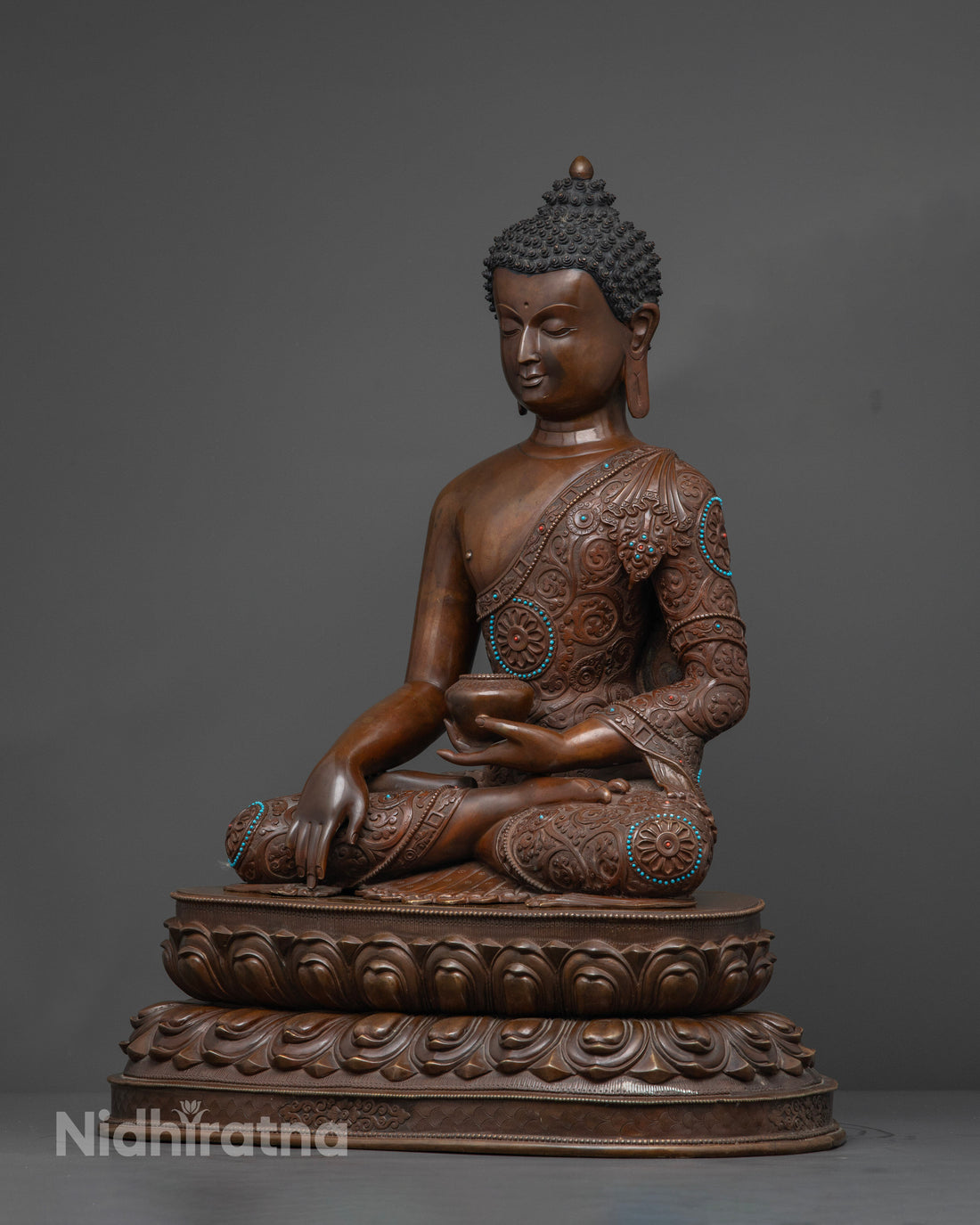 Oxidized Shakyamuni Buddha Sculpture: Timeless Elegance