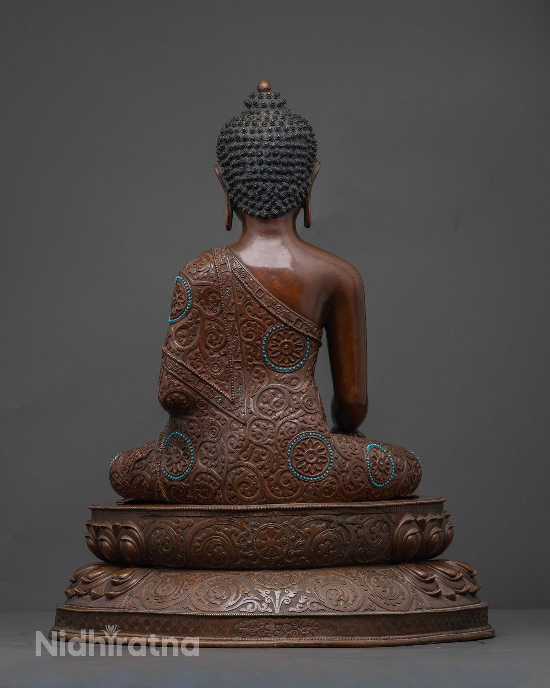 Oxidized Shakyamuni Buddha Sculpture: Timeless Elegance