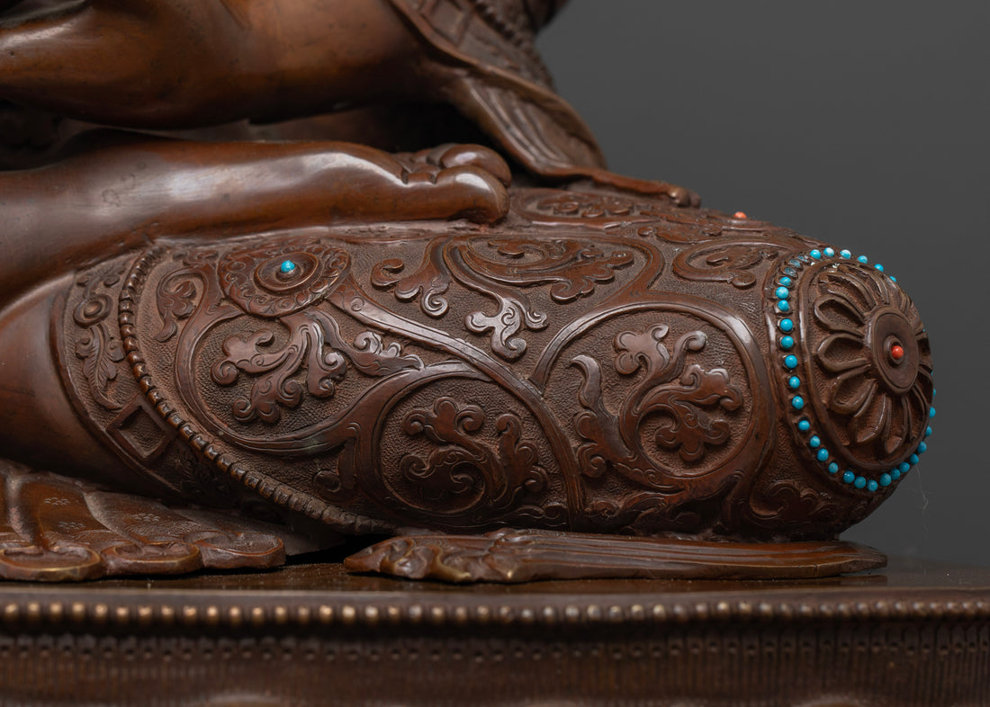 Oxidized Shakyamuni Buddha Sculpture: Timeless Elegance