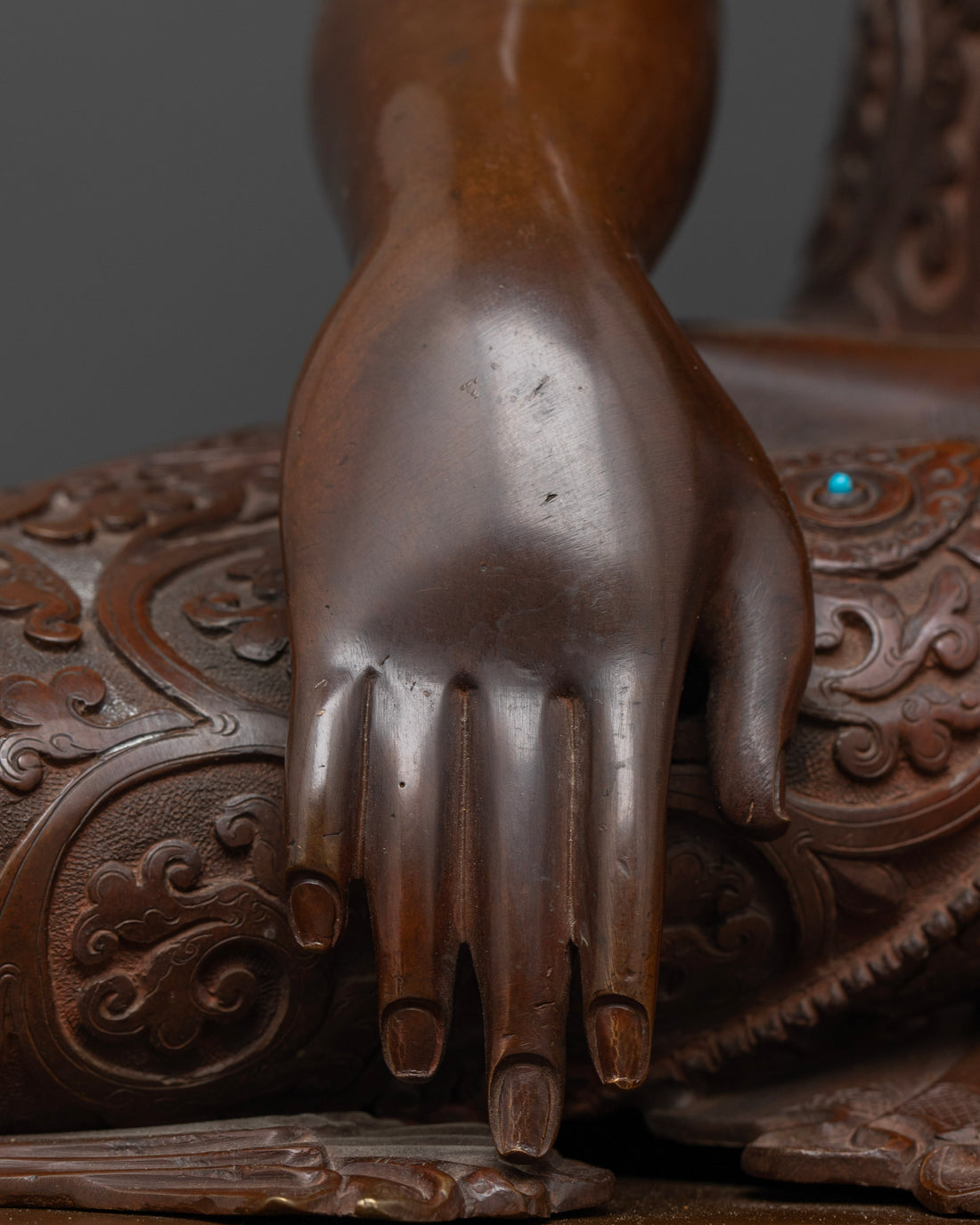 Oxidized Shakyamuni Buddha Sculpture: Timeless Elegance