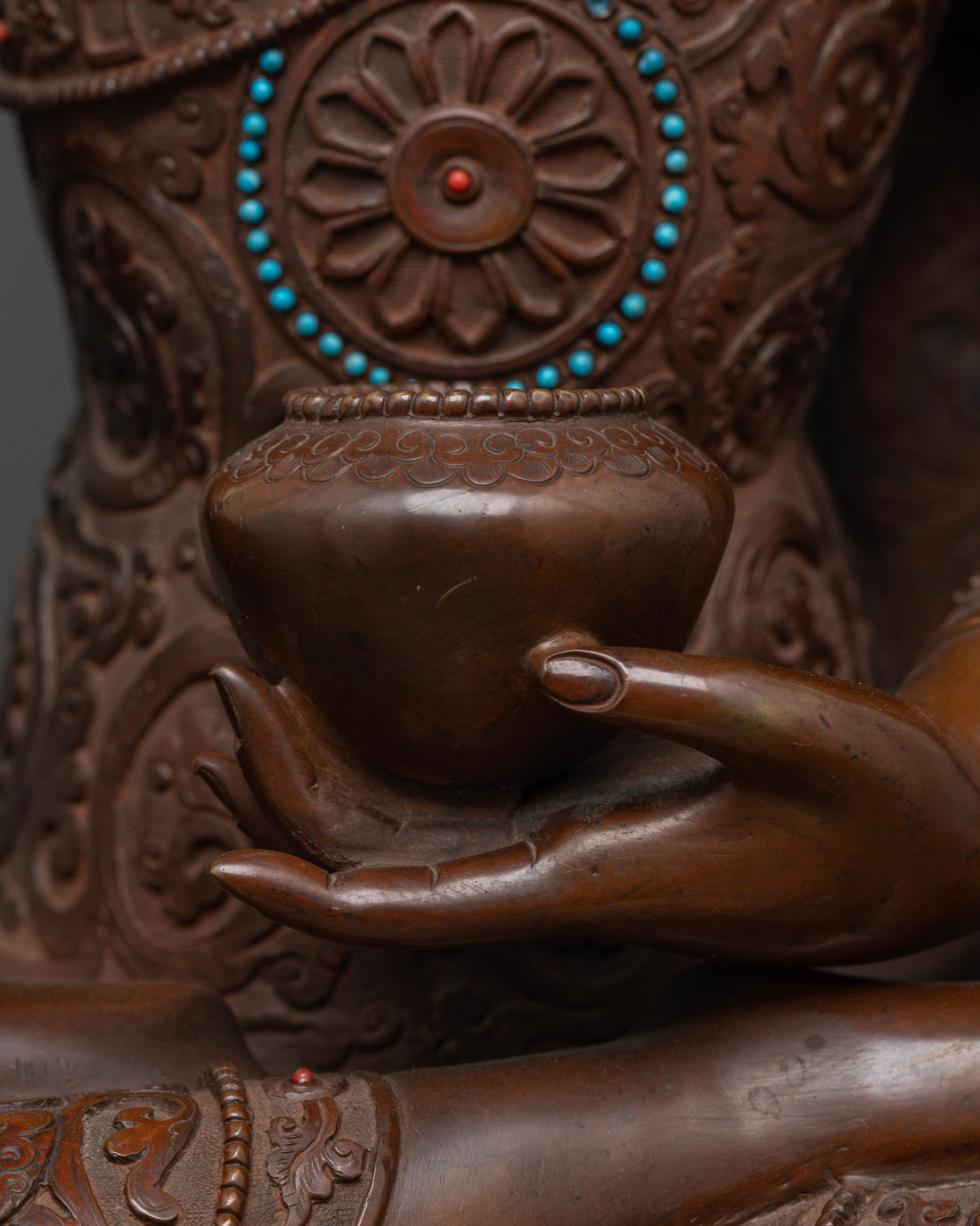 Oxidized Shakyamuni Buddha Sculpture: Timeless Elegance