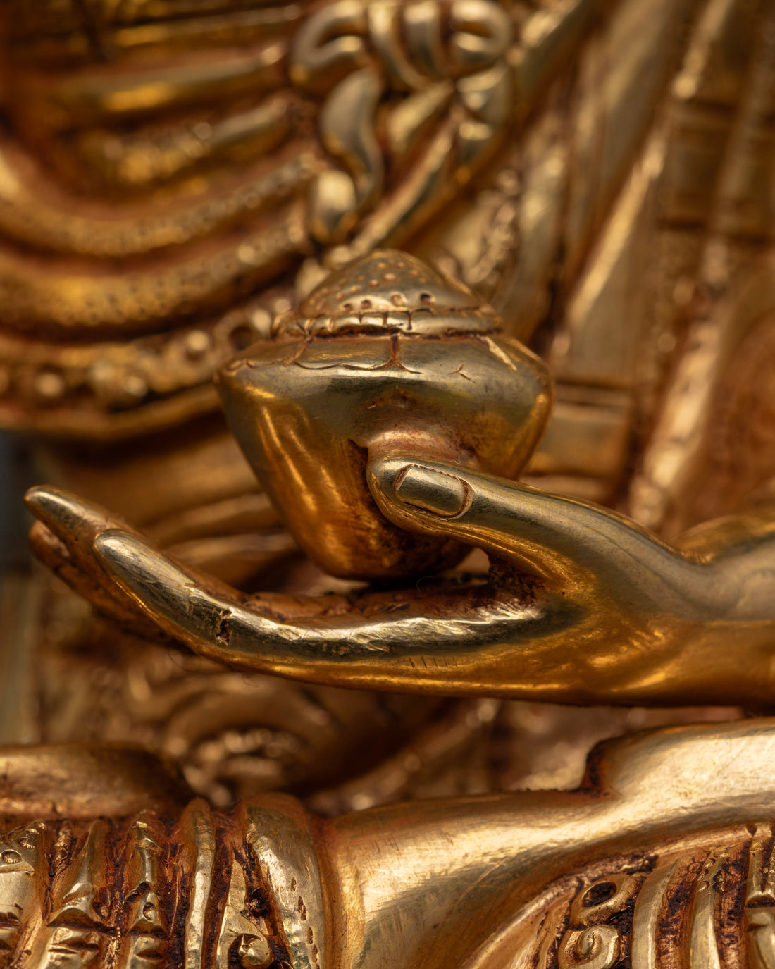 Captivating Buddha Statue: Icon of Calm and Harmony