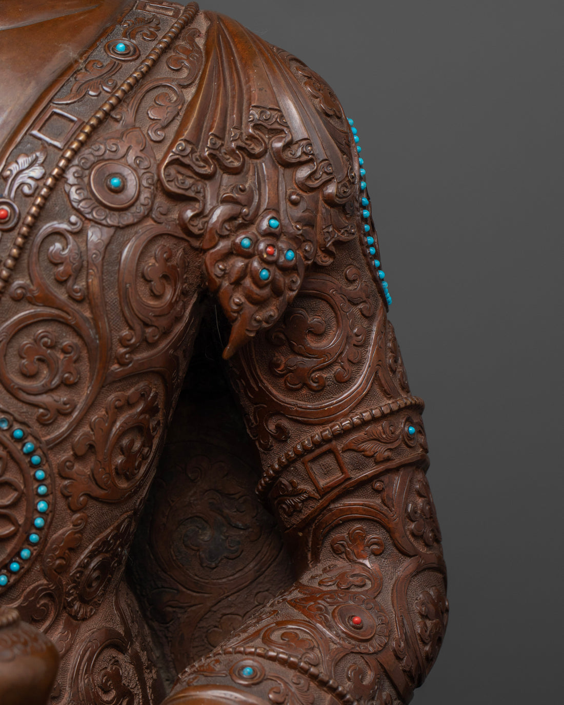 Oxidized Shakyamuni Buddha Sculpture: Timeless Elegance