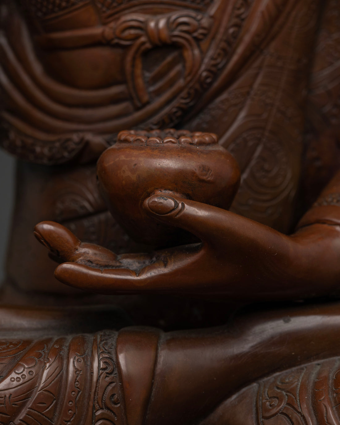 Oxidized Shakyamuni Buddha Statue: Perfect for Buddhist Practice