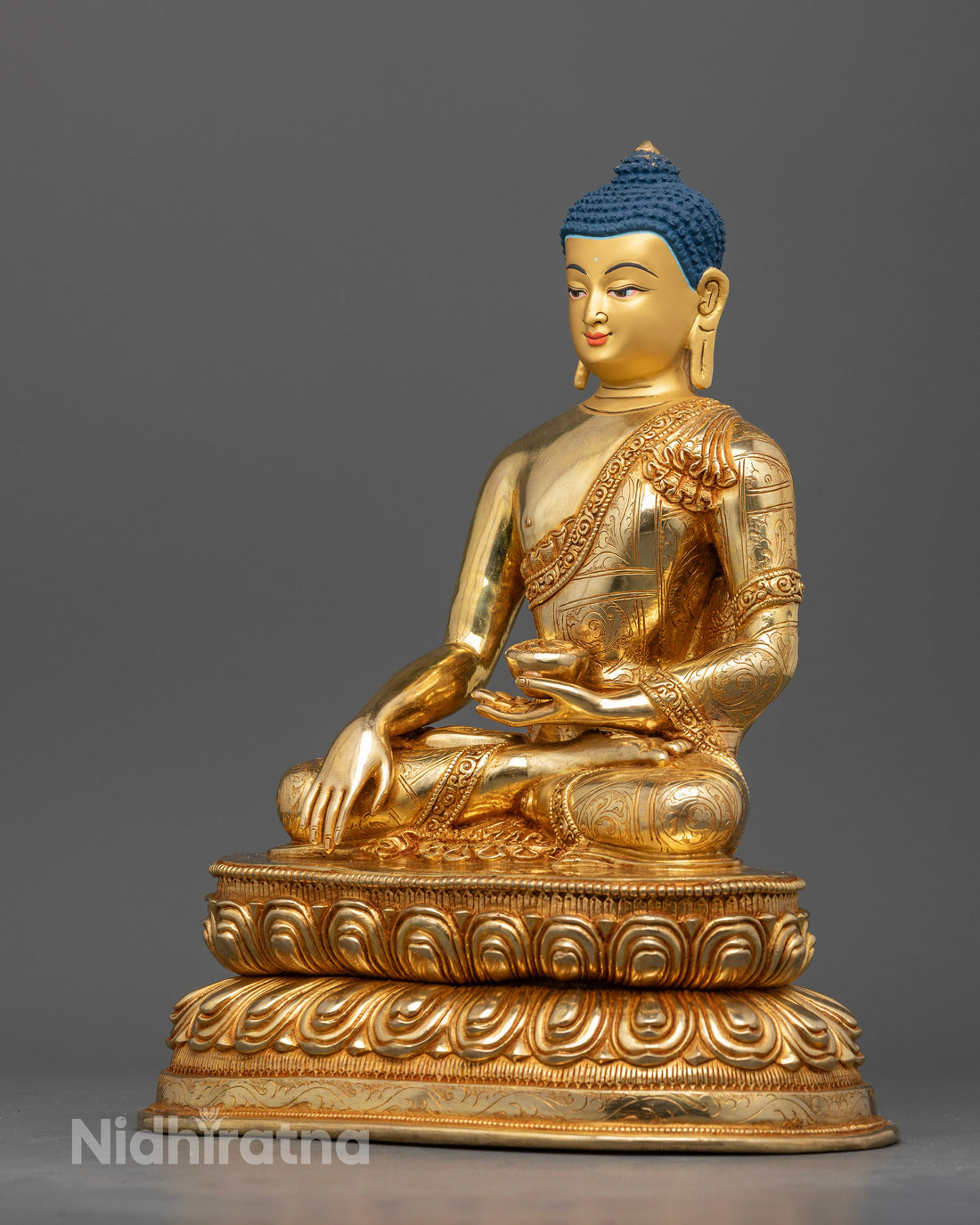 Buddha Shakyamuni Statue: Symbol of Enlightenment and Tranquility