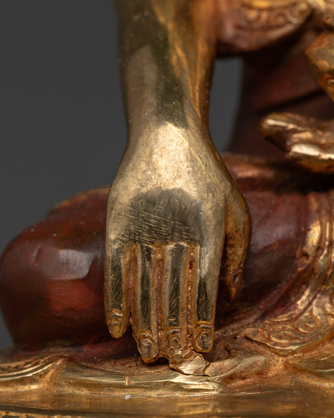 Oxidized Copper Shakyamuni Buddha Statue: Perfect for Altars