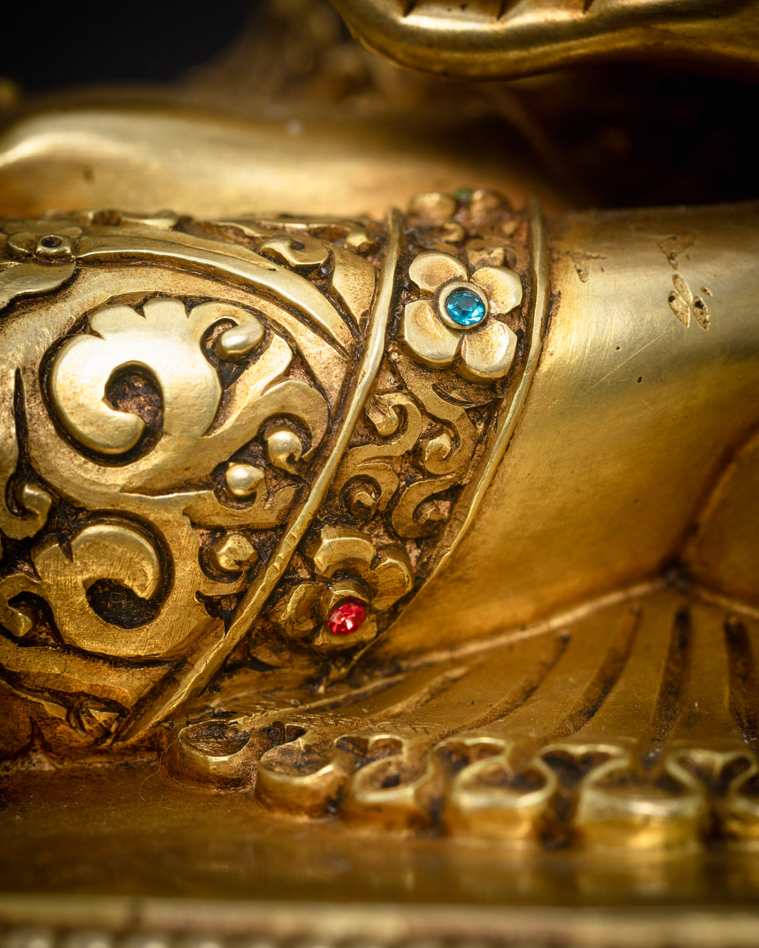 Shakyamuni Buddha Statue: An Iconographic Exploration