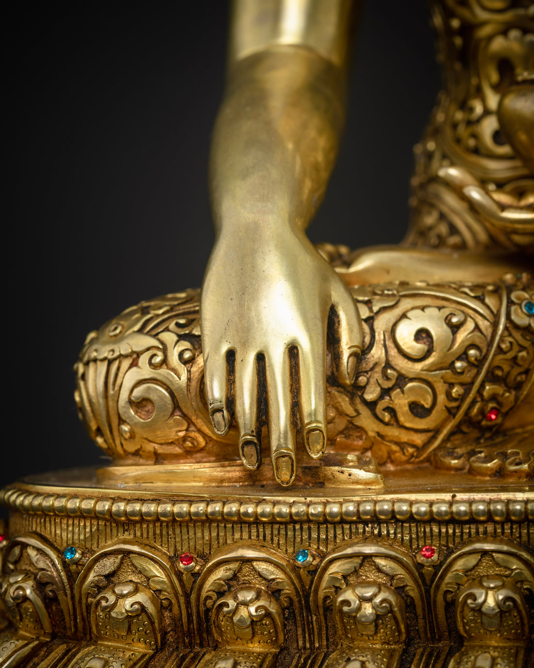 Shakyamuni Buddha Statue: An Iconographic Exploration