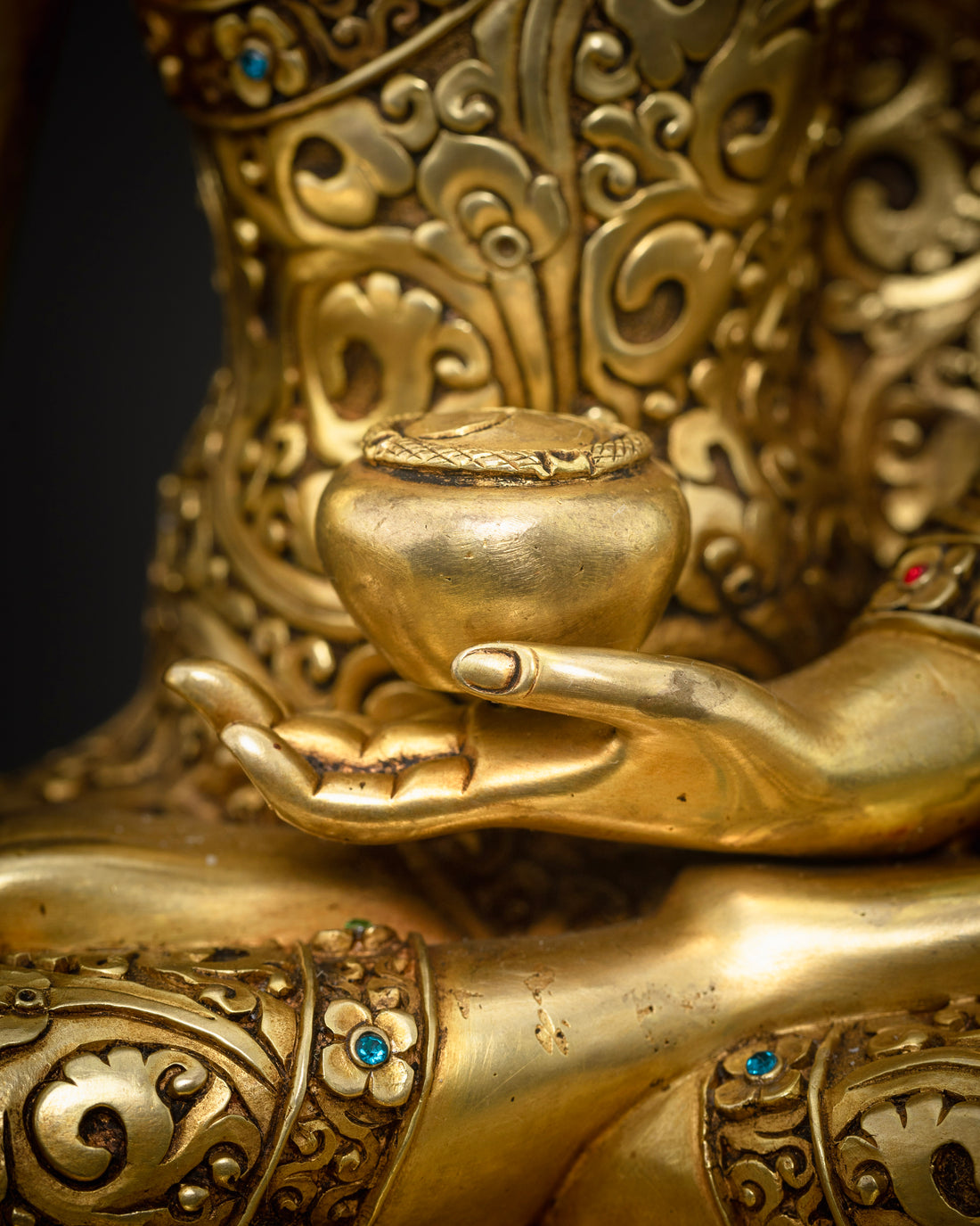 Shakyamuni Buddha Statue: An Iconographic Exploration