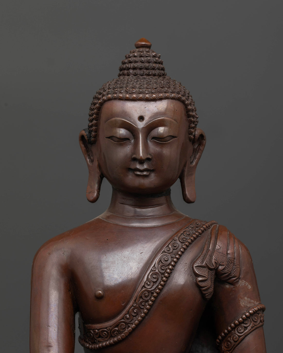 Serene Oxidized Shakyamuni Buddha Statue: Perfect for Meditation