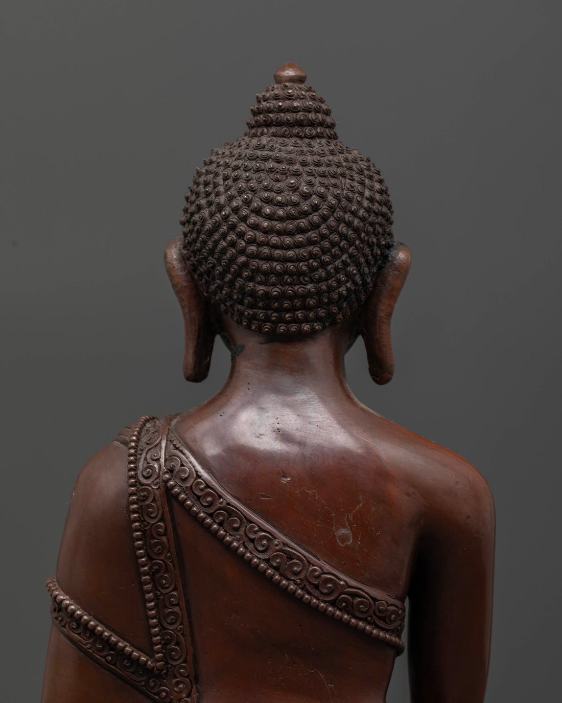 Serene Oxidized Shakyamuni Buddha Statue: Perfect for Meditation