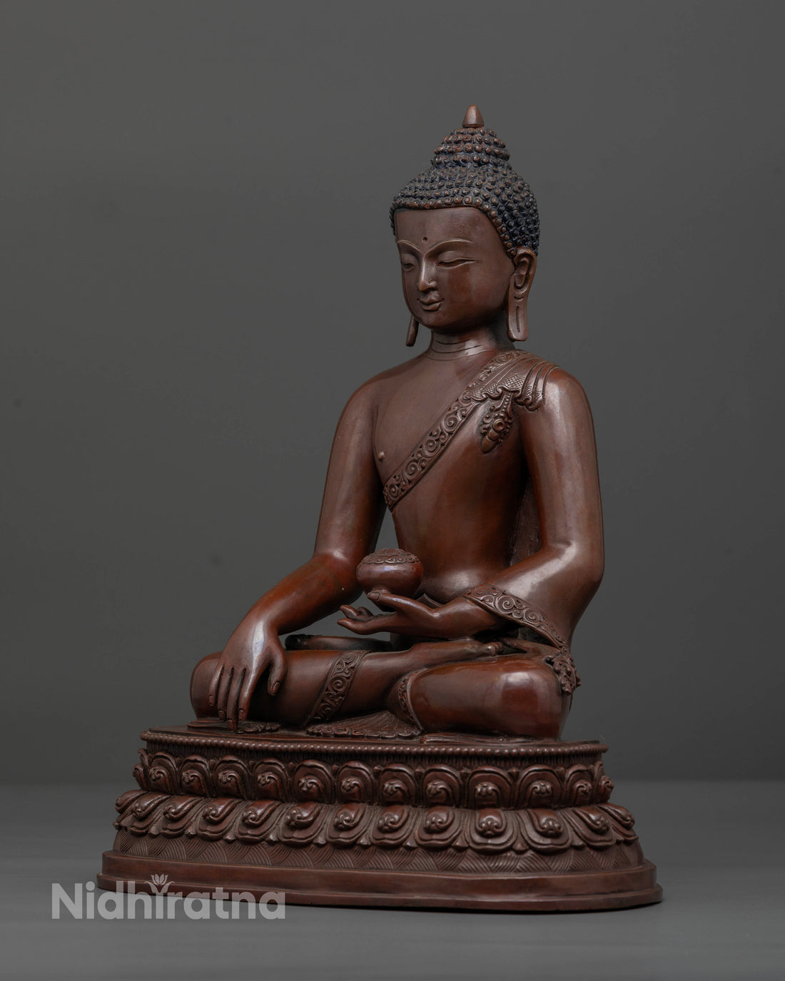 Oxidized Shakyamuni Buddha Statue: Crafted for Spiritual Serenity