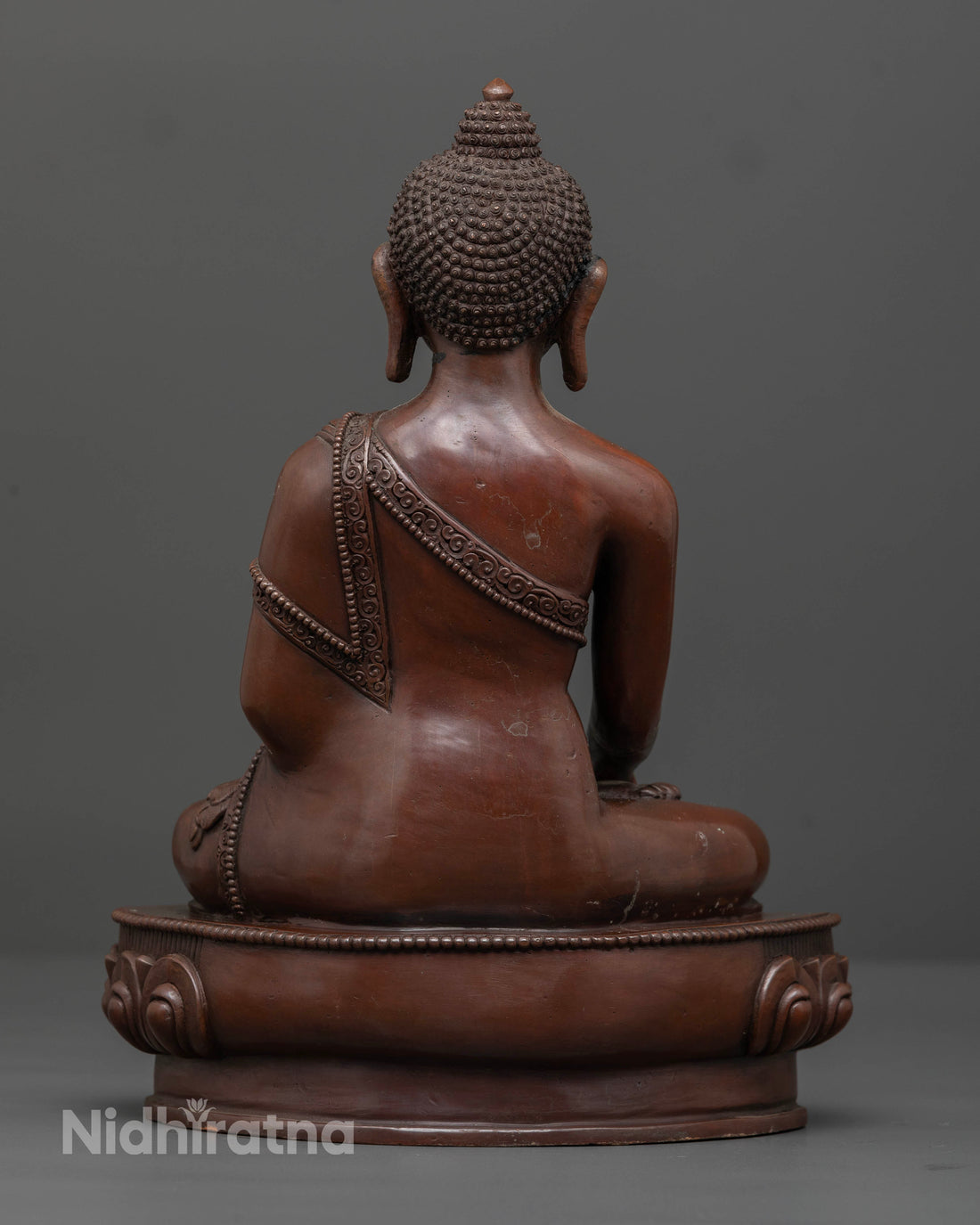 Serene Oxidized Shakyamuni Buddha Statue: Perfect for Meditation