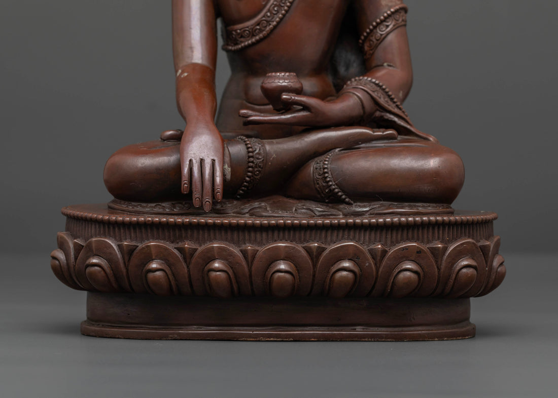 Serene Oxidized Shakyamuni Buddha Statue: Perfect for Meditation