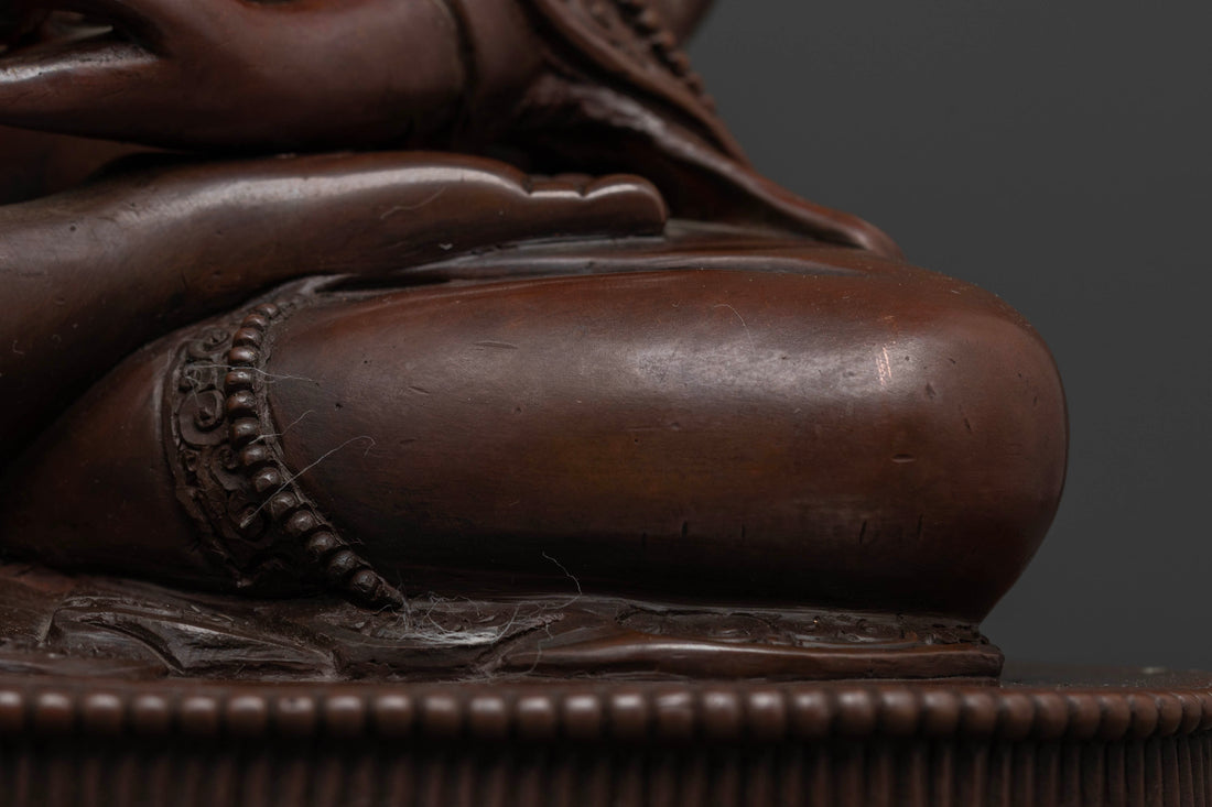 Serene Oxidized Shakyamuni Buddha Statue: Perfect for Meditation