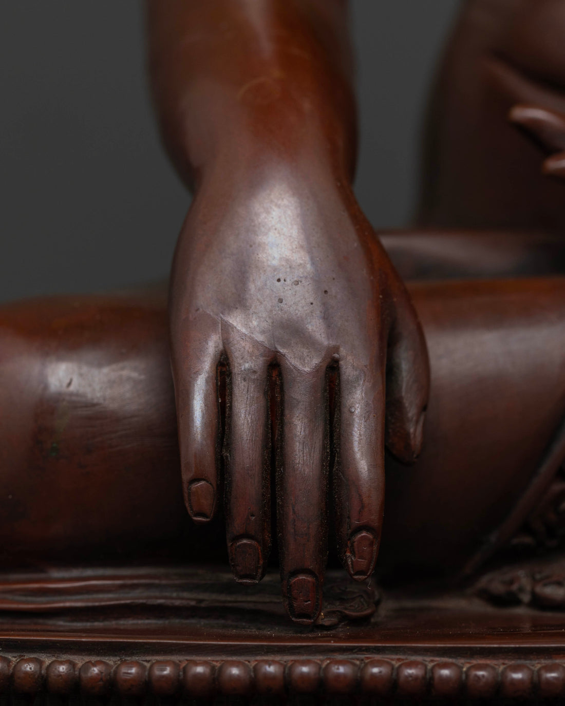 Oxidized Shakyamuni Buddha Statue: Crafted for Spiritual Serenity