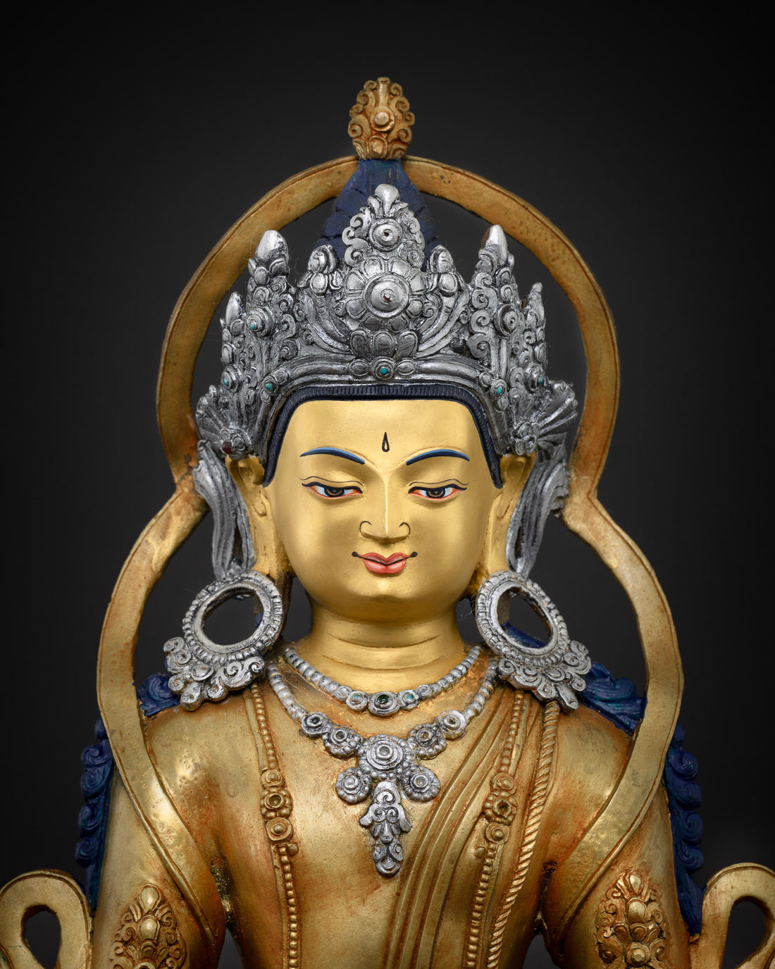 Majestic Shakyamuni Buddha Statue:  A Masterpiece of Buddhist Art