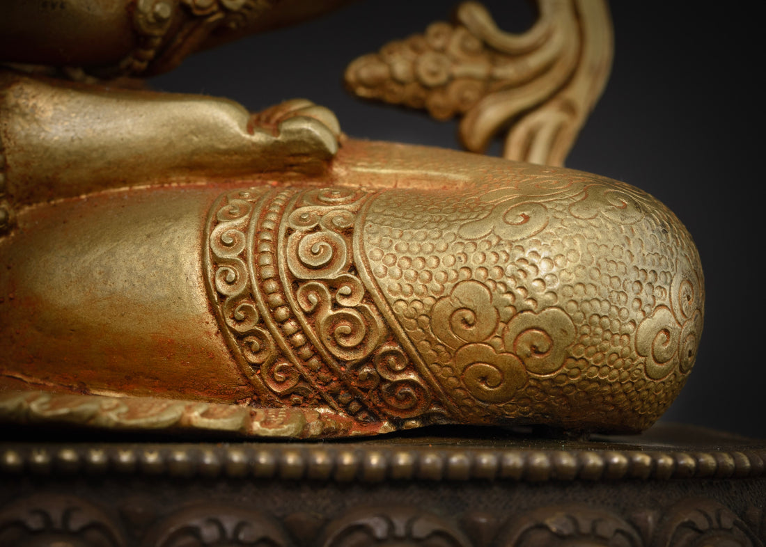 Majestic Shakyamuni Buddha Statue:  A Masterpiece of Buddhist Art