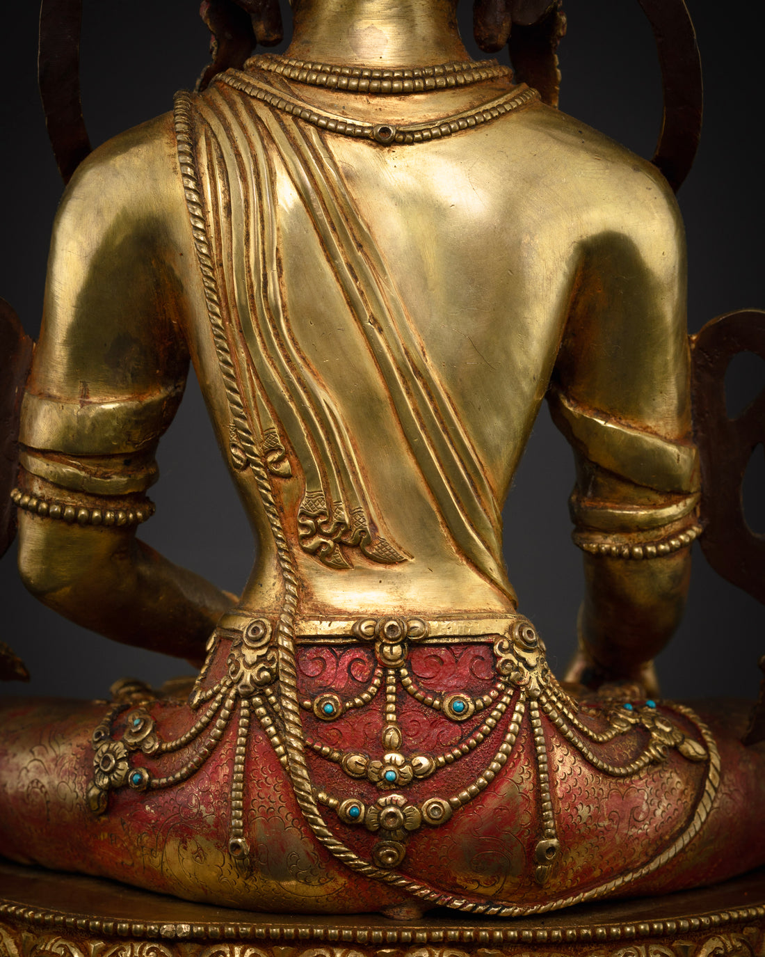 Majestic Shakyamuni Buddha Statue: Symbol of Peace