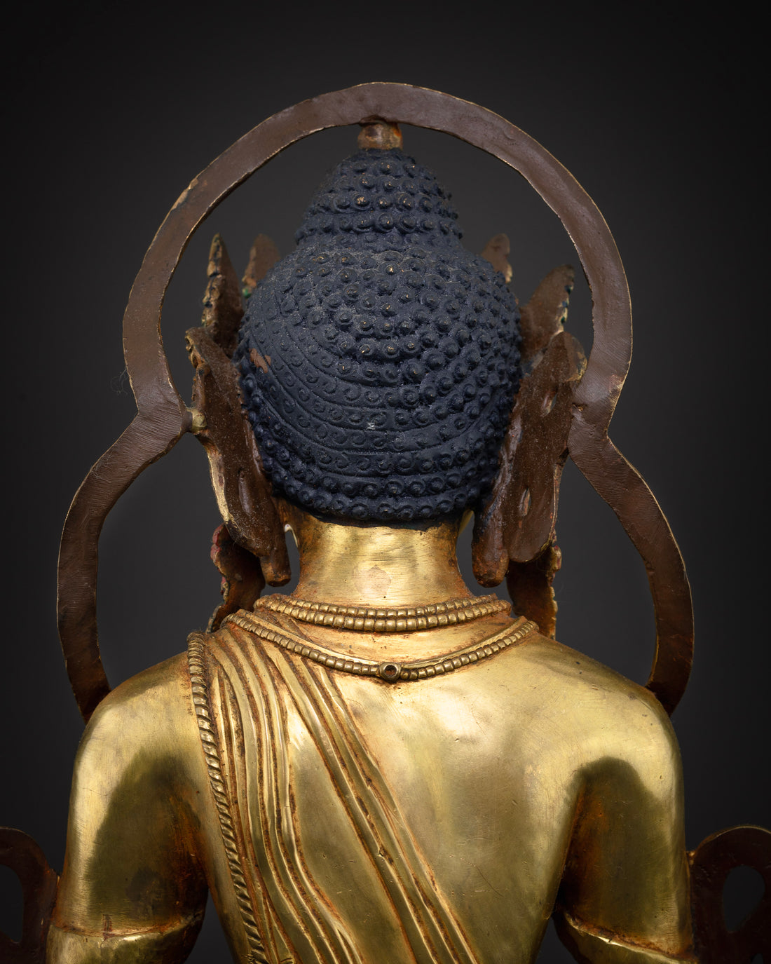 Majestic Shakyamuni Buddha Statue: Symbol of Peace